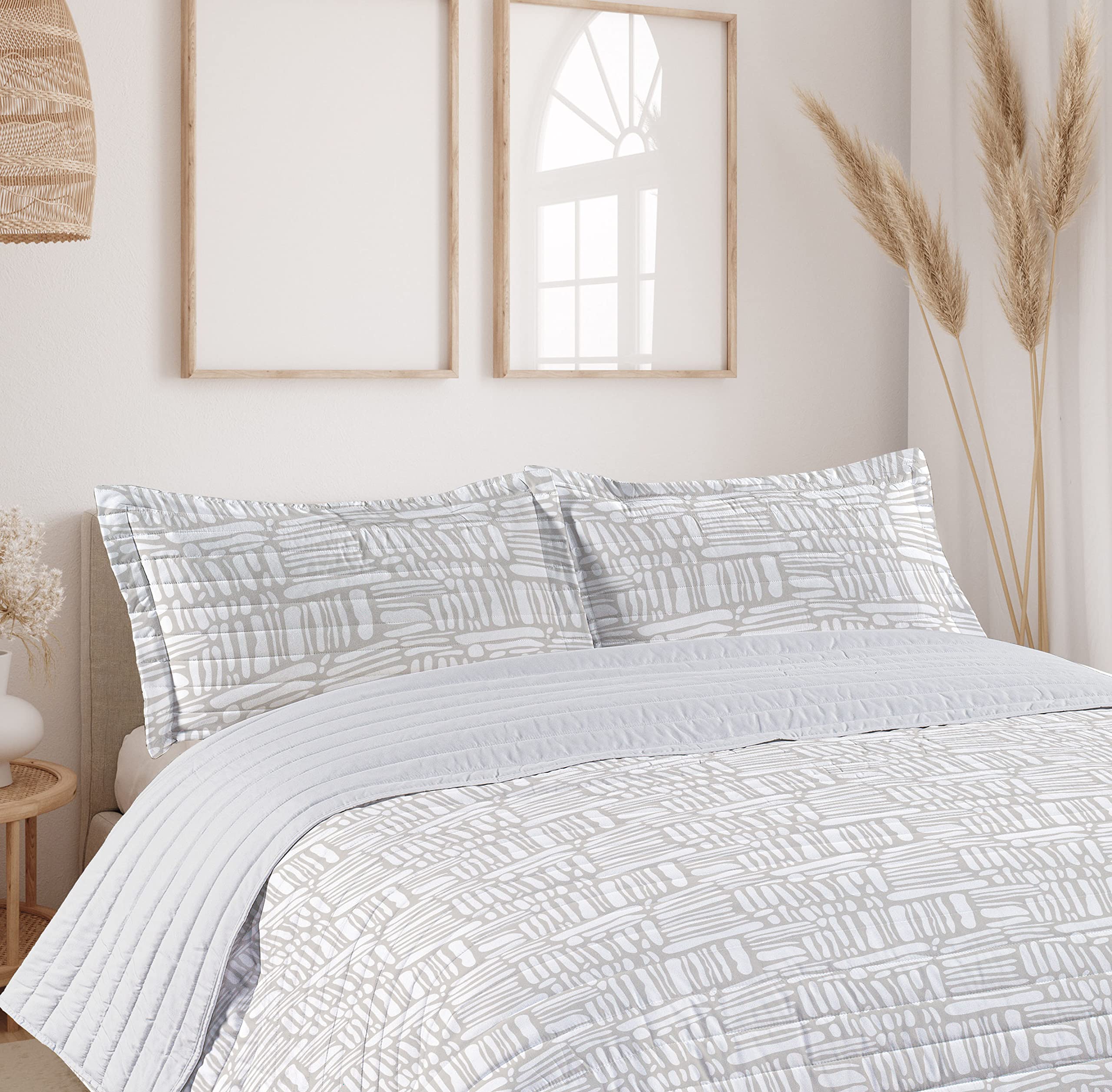 Ambesonne Geometric Microfiber Bedspread Set - Abstract Scandinavian & Australian Tribal Totem Stripes Design, Soft King Size Bedding with Pillow Shams & Comforter in Dust White | Perfect for Modern Bedrooms, Guest Rooms & Bohemian Home Decor