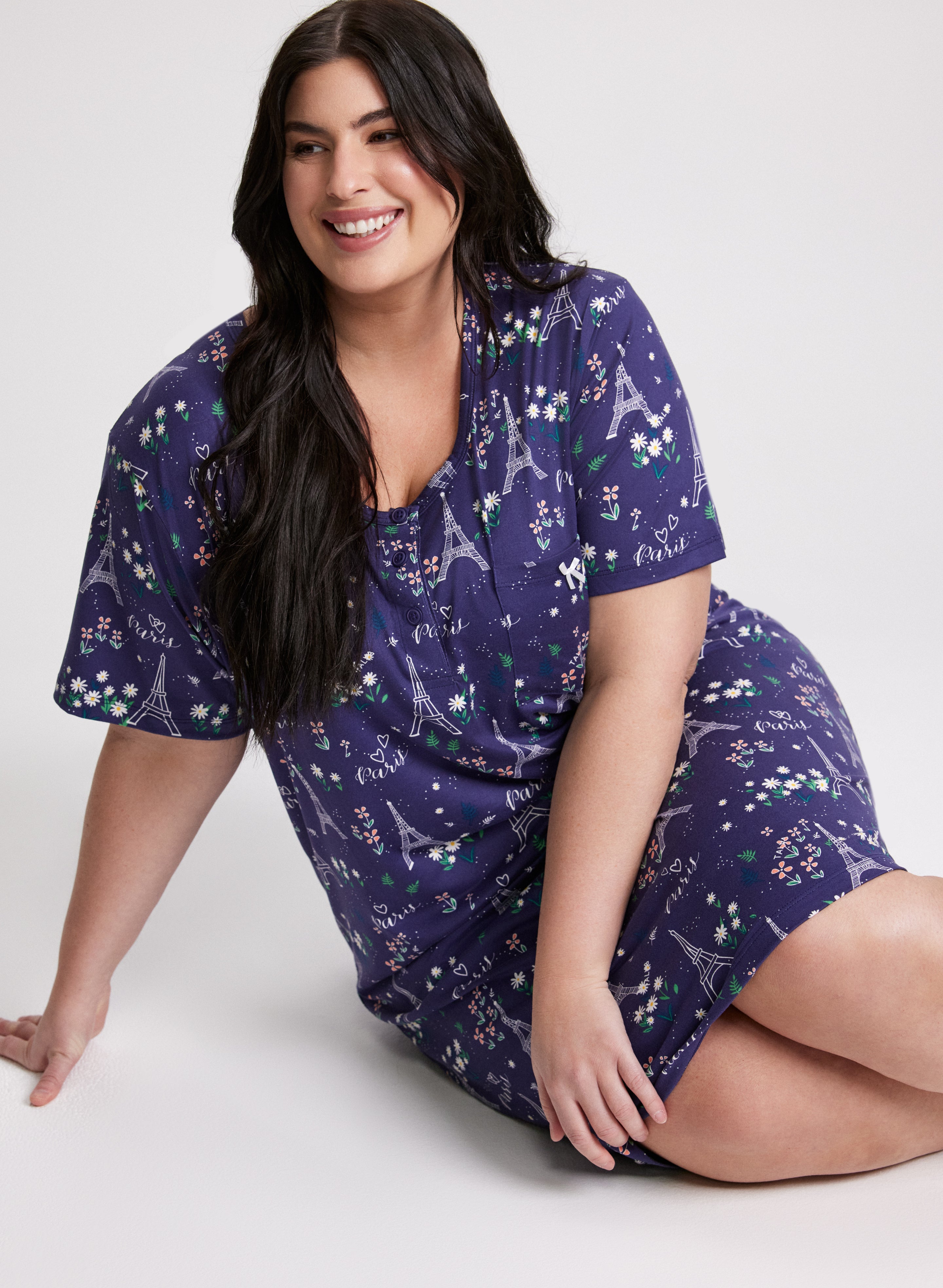 Eiffel Tower Print Nightgown - Soft & Comfortable Women's Sleepwear for Relaxing at Home or Travel