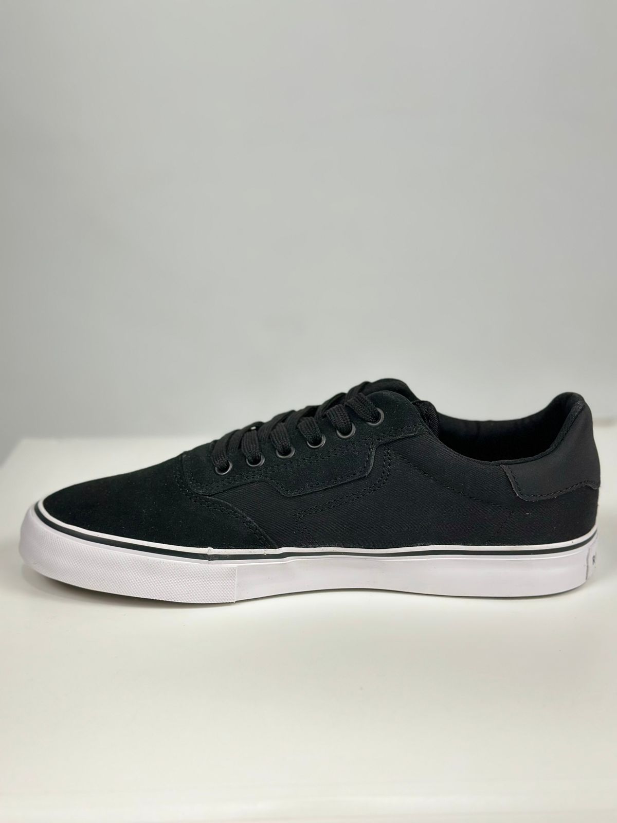 Rip Curl RCC Ox New Prague Black/White Skate Shoes - Men's Casual Sneakers for Skateboarding & Streetwear Fashion