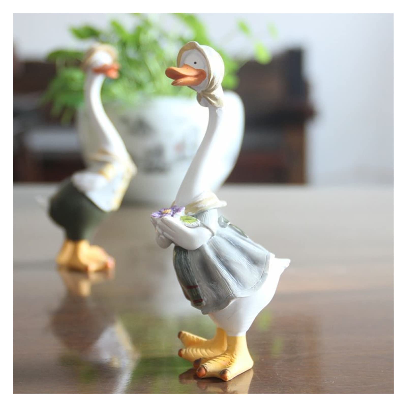 Resin Duck Garden Statue - Outdoor Duck Family Figurines for Courtyard, Patio, Lawn & Yard Decor | Modern Animal Sculpture Artwork | Perfect for Garden, Home & Outdoor Decoration (Color: Baby B, 1pc)