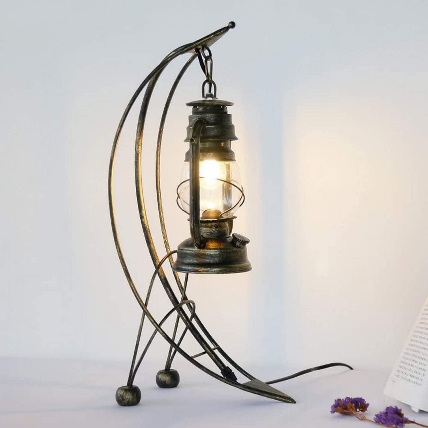 Vintage Kerosene Lantern Desk Lamp - Retro Table Light for Study, Bar & Cafe Decor - Adjustable Reading Lamp with Warm White LED Bulb - Perfect for Home Office, Bedroom Nightstand & Outdoor Patio Lighting