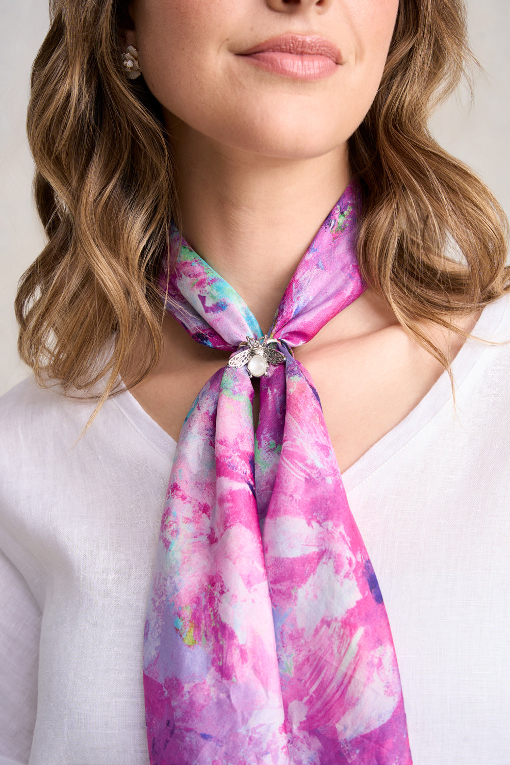 Elegant Silver Bee Scarf Ring - Vintage Style Accessory for Women | Perfect for Shawls, Wraps & Fashion Scarves | Gift Idea for Her