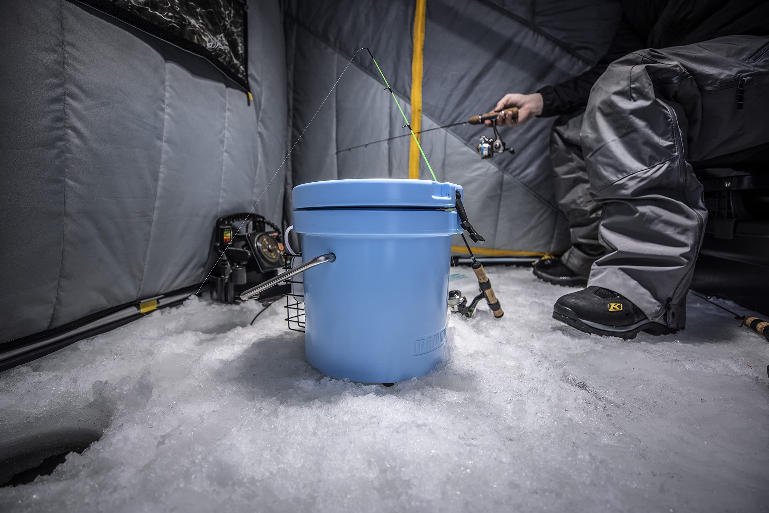 Insulated 10 Quart Live Bait Bucket for Fishing - Durable Mammoth Bait Container for Daily Fishing Trips & Tournaments | Perfect for Freshwater & Saltwater Anglers