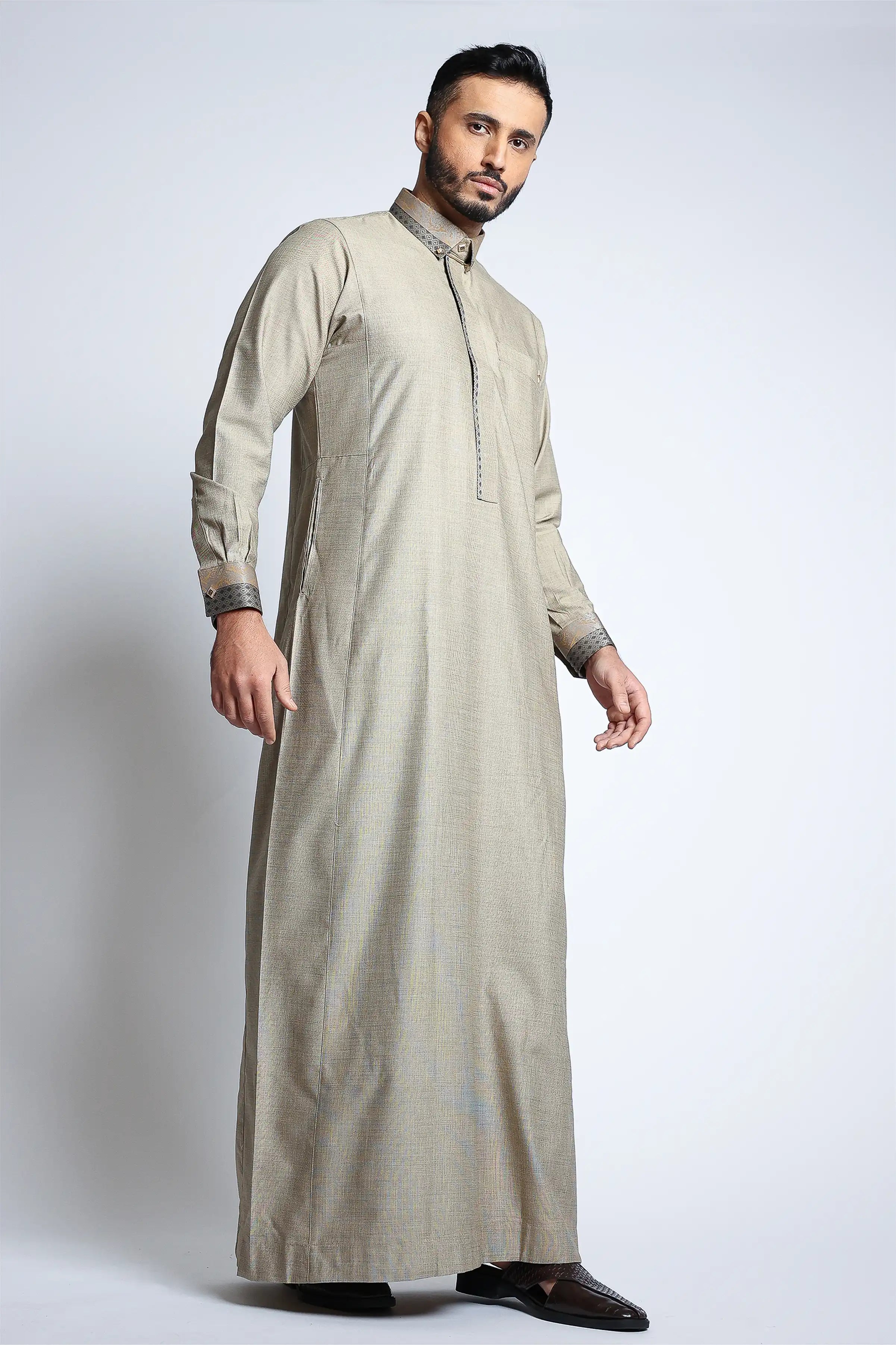 J136 C4 Blanc Thobe - Premium White Thobe for Men | Traditional Islamic Robe for Prayer, Eid & Special Occasions