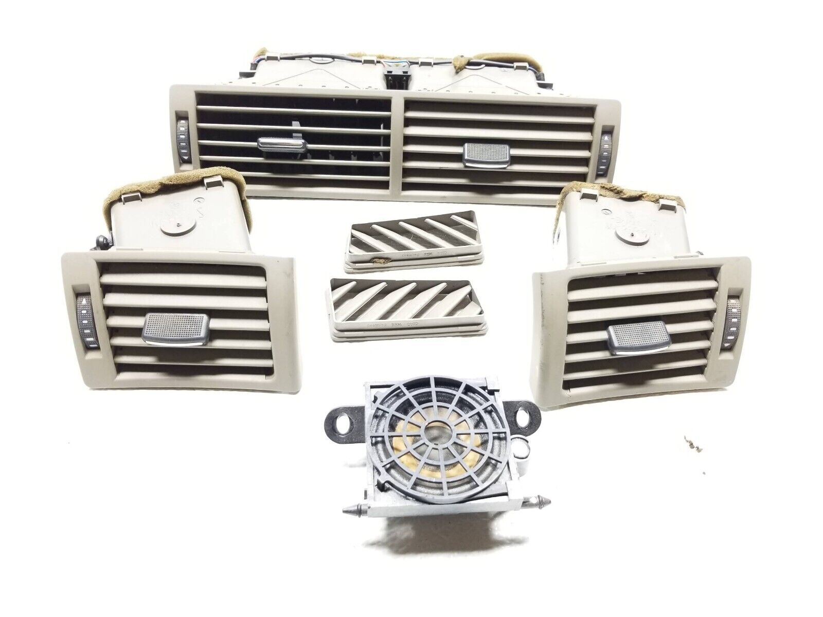 Original & Aftermarket 05-08 Audi A4 Dashboard Air Vent with Speaker - Perfect Replacement for A4 B7 Models | Ideal for Car Interior Upgrades & DIY Repairs
