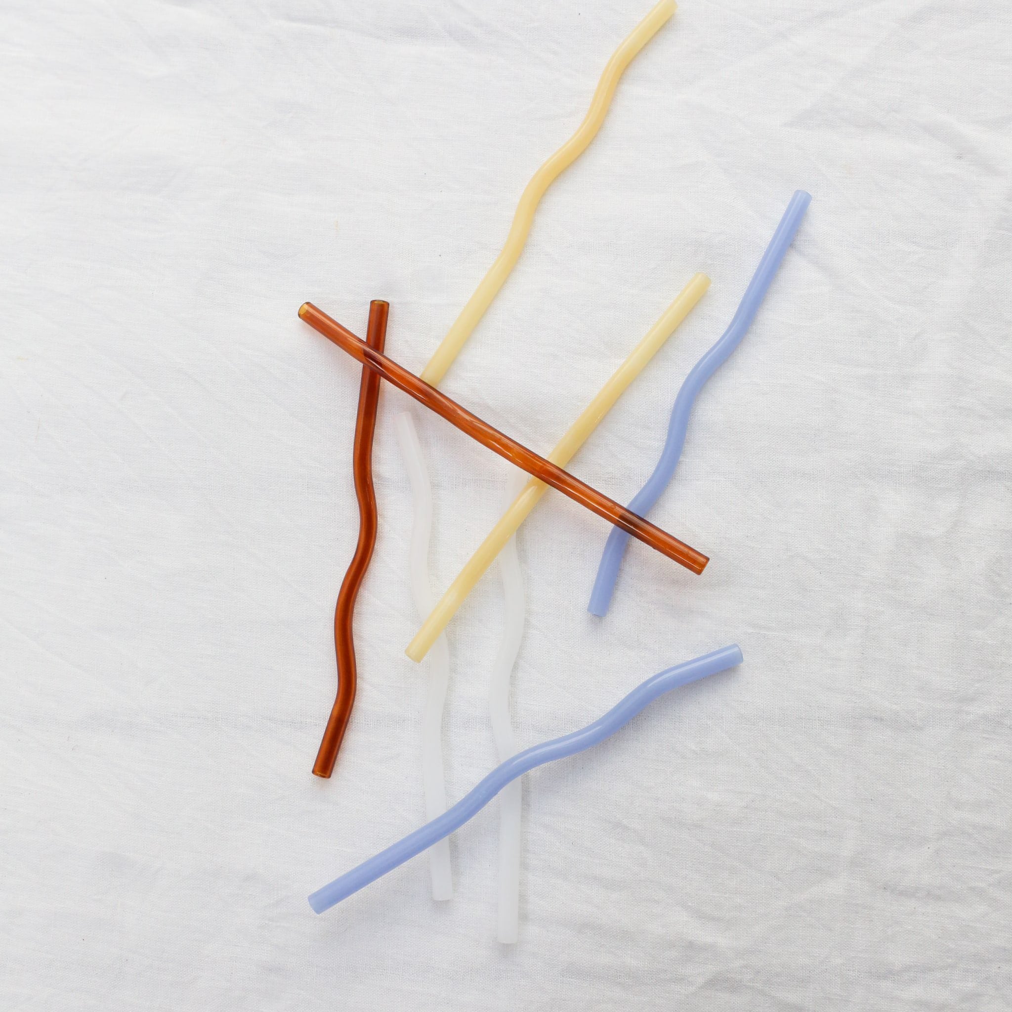 DESIGNSTUFF Curve Glass Straw Set of 4 - Reusable, Eco-Friendly Drinking Straws for Smoothies, Cocktails & Iced Coffee - Perfect for Home, Office & Outdoor Use