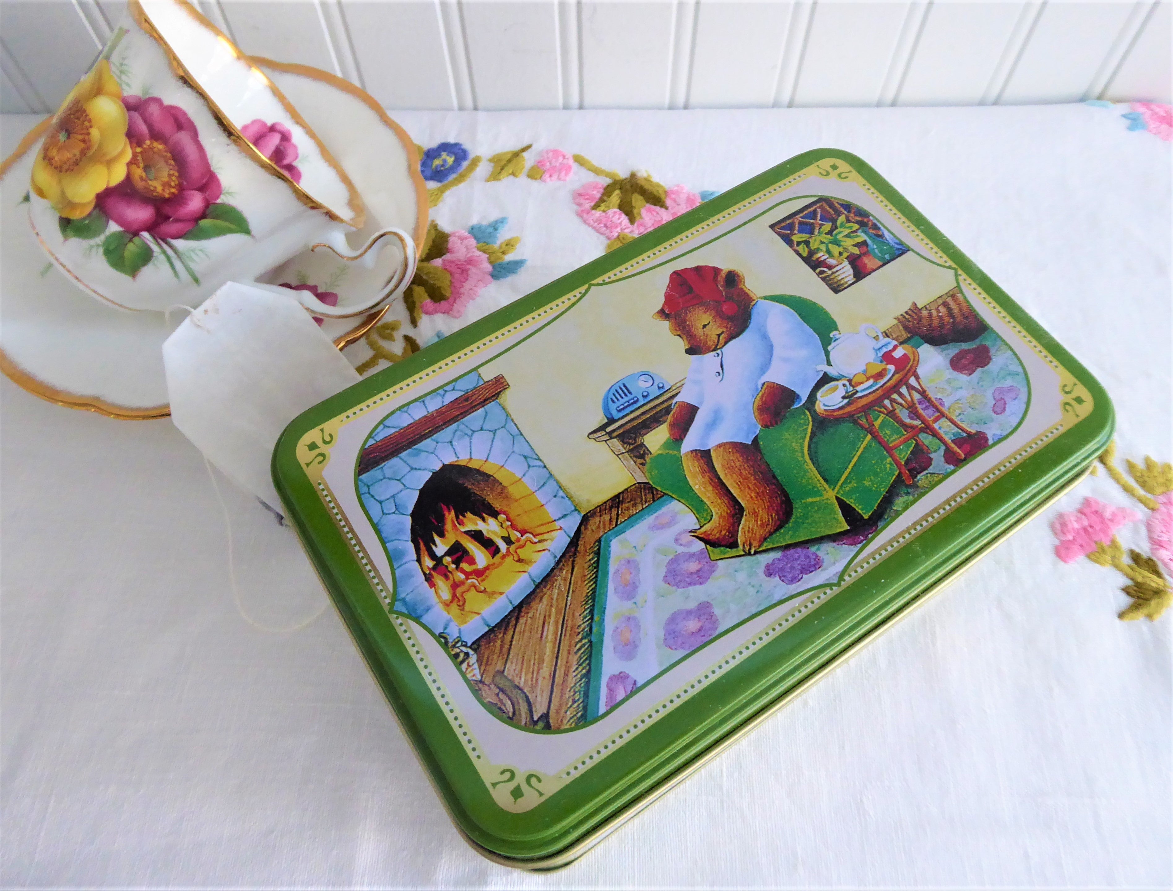 Celestial Seasonings Sleepytime Large Tea Tin with Mint - Herbal Green Tea for Relaxation & Better Sleep - Perfect for Nighttime, Stress Relief & Bedtime Rituals