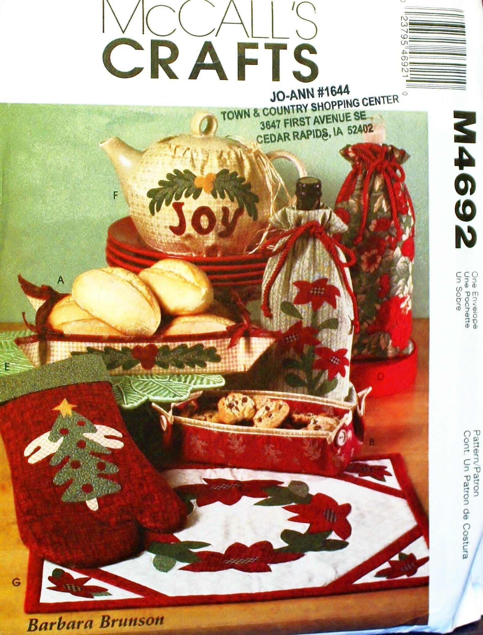 OOP McCalls Crafts Pattern M4692 - Christmas Fabric Baskets, Bowls, Oven Mitt, Tea Cozy Cover, Placemat & Bottle Bags DIY Sewing Kit | Perfect for Holiday Gifts, Home Decor & Kitchen Accessories