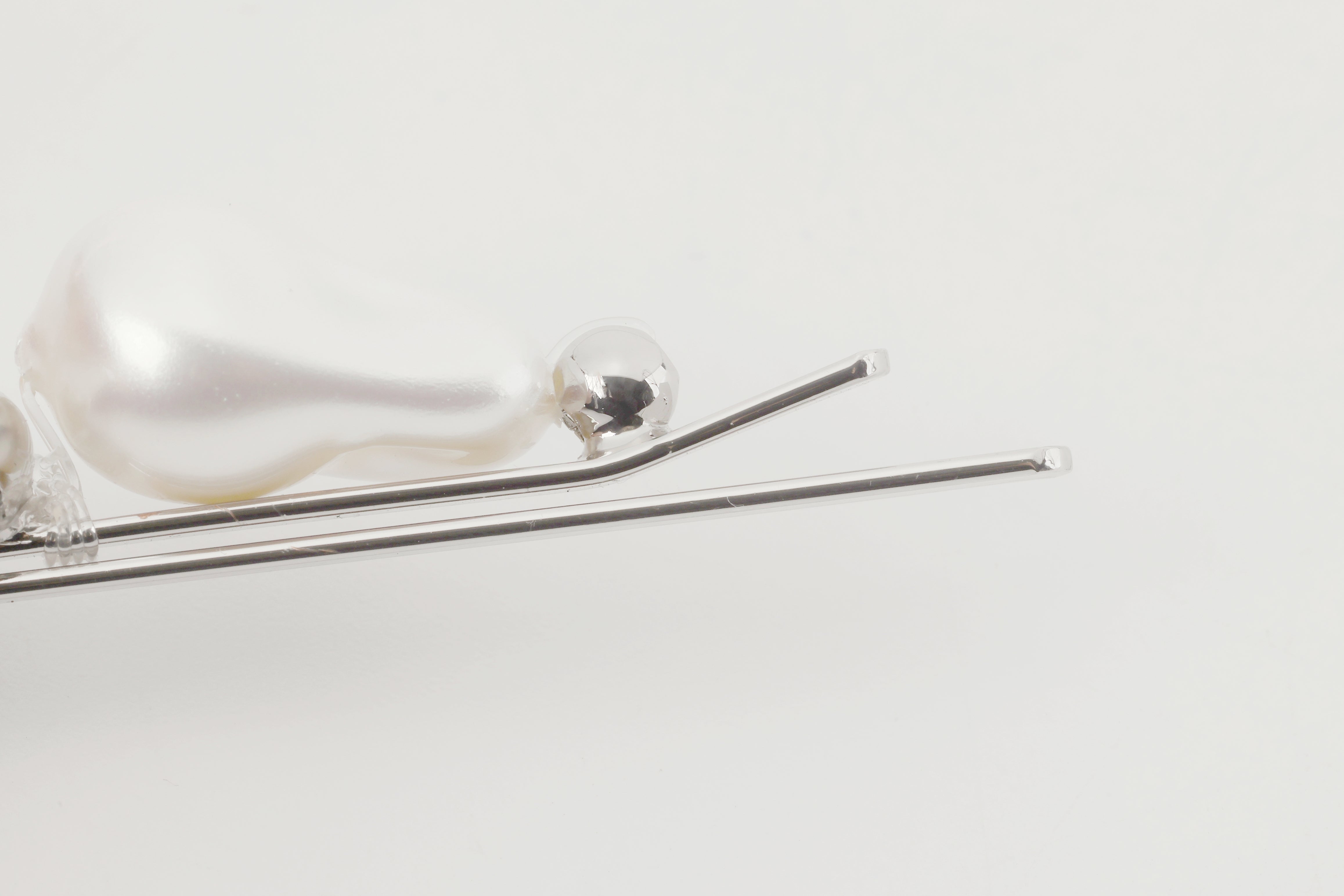 Elegant Glamour Distort Hair Clip Set with Faux Pearls - Perfect for Weddings, Parties & Everyday Styling