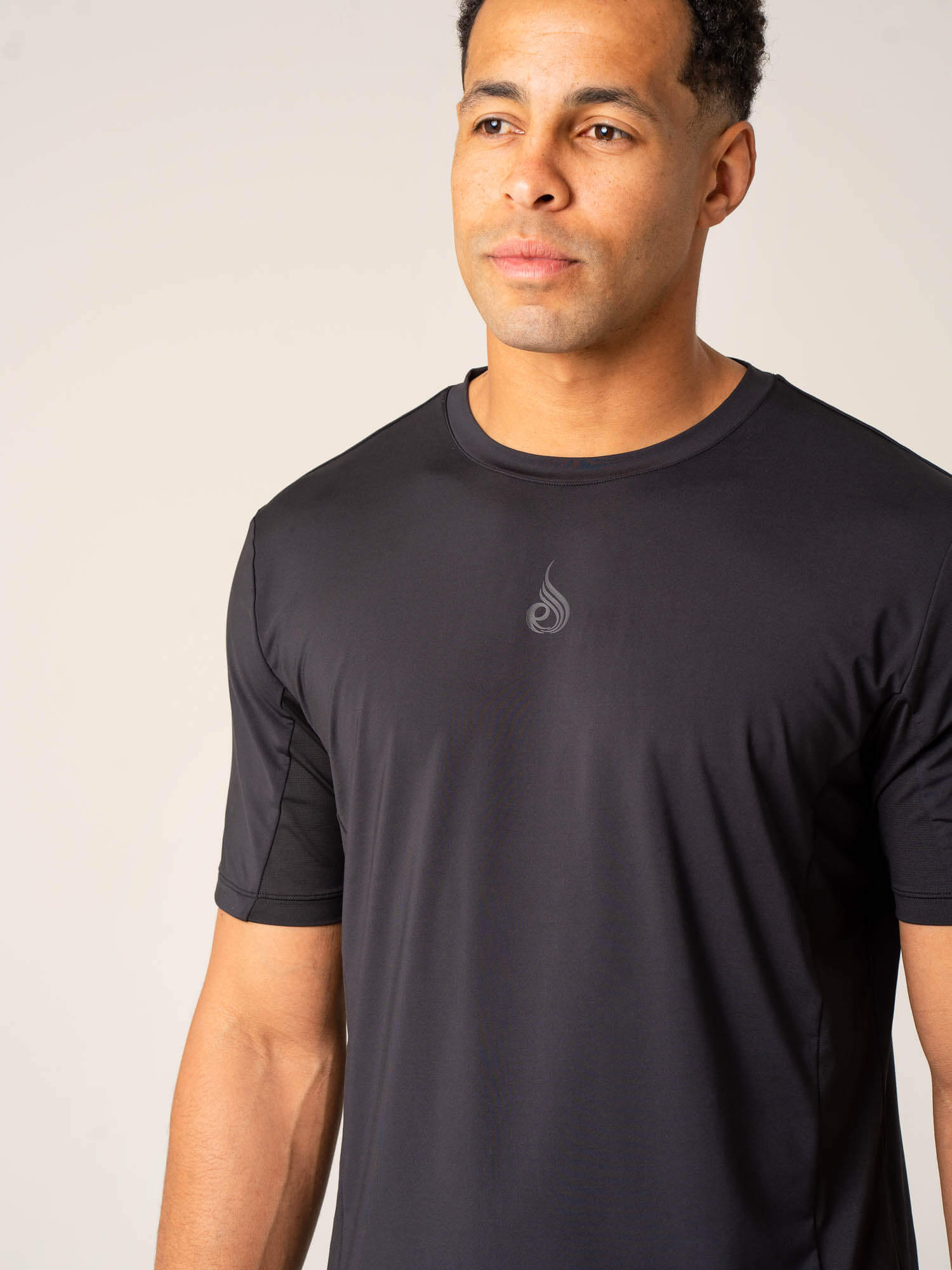 Dynamic Black T-Shirt for Men & Women - Comfortable Casual Wear for Everyday Outfits, Gym, and Street Style