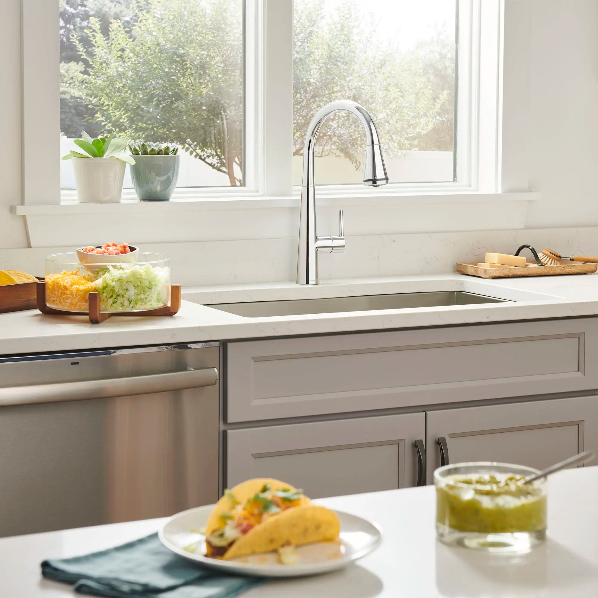 Edgewater® Single Handle Pull Down Kitchen Faucet with 3 Spray Modes - 1.8 GPM (6.8 L/min) High Arc Brushed Nickel - Perfect for Modern Kitchens & Busy Home Chefs