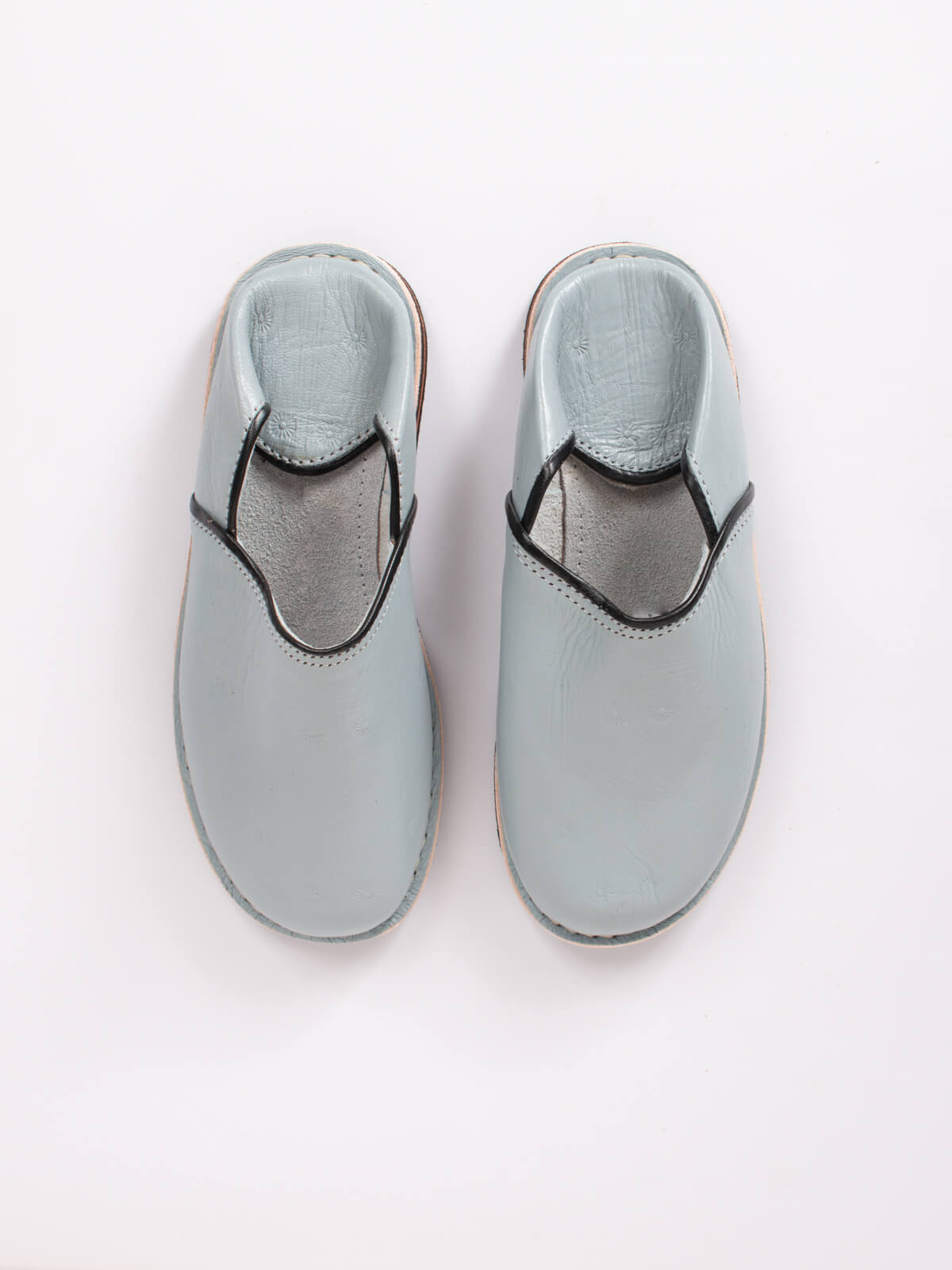 Authentic Moroccan Berber Babouche Slippers - Soft Light Grey Leather House Shoes for Men & Women | Cozy Indoor/Outdoor Comfort for Home, Lounge & Travel