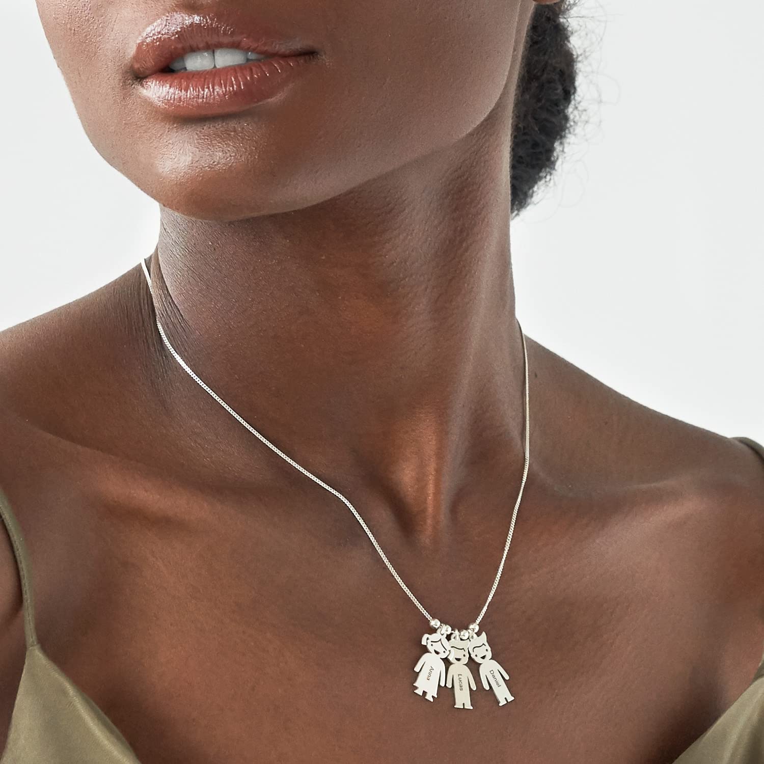 Personalized Mother's Necklace with Engraved Family Charm - Elegant Jewelry Gift for Women, Mom, Grandma - Perfect for Mother's Day, Christmas & Birthday Gifts - Ideal for Special Occasions & Everyday Wear