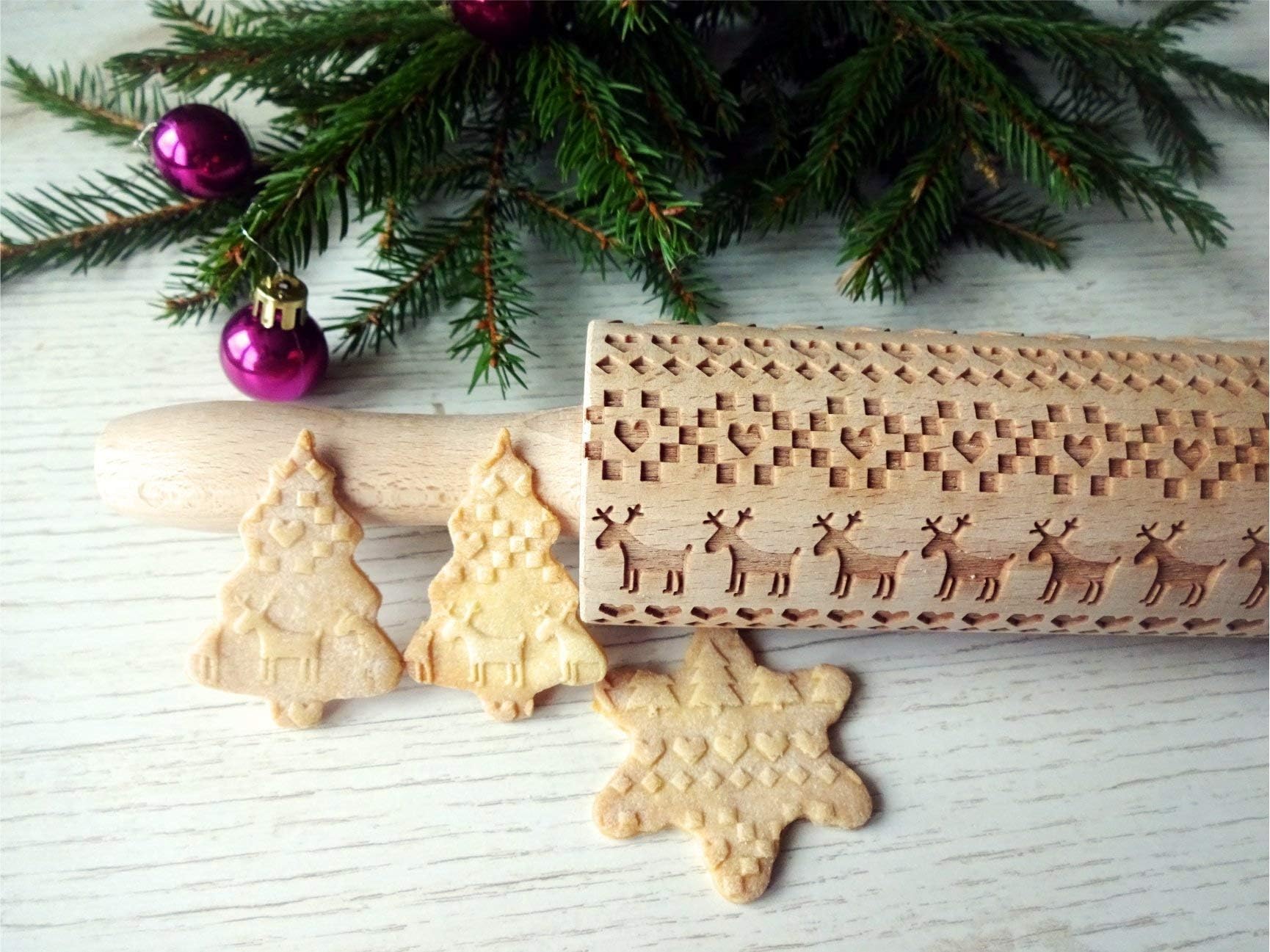 Scandinavian Christmas Embossing Rolling Pin - Christmas Tree, Deer & Heart Design for Gingerbread Cookies - Perfect for Holiday Baking & DIY Cookie Decorating