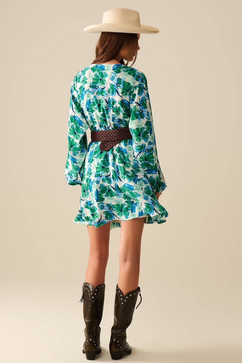 Women's Short Robe with Wide V-Neck Collar & Floral Print - Perfect for Loungewear, Spa Days, and Relaxing at Home
