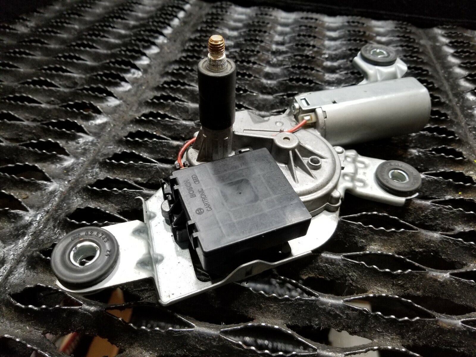04 05 06 BMW X3 E83 Rear Wiper Motor Replacement - OEM Quality - Perfect for Rainy Weather & Winter Driving