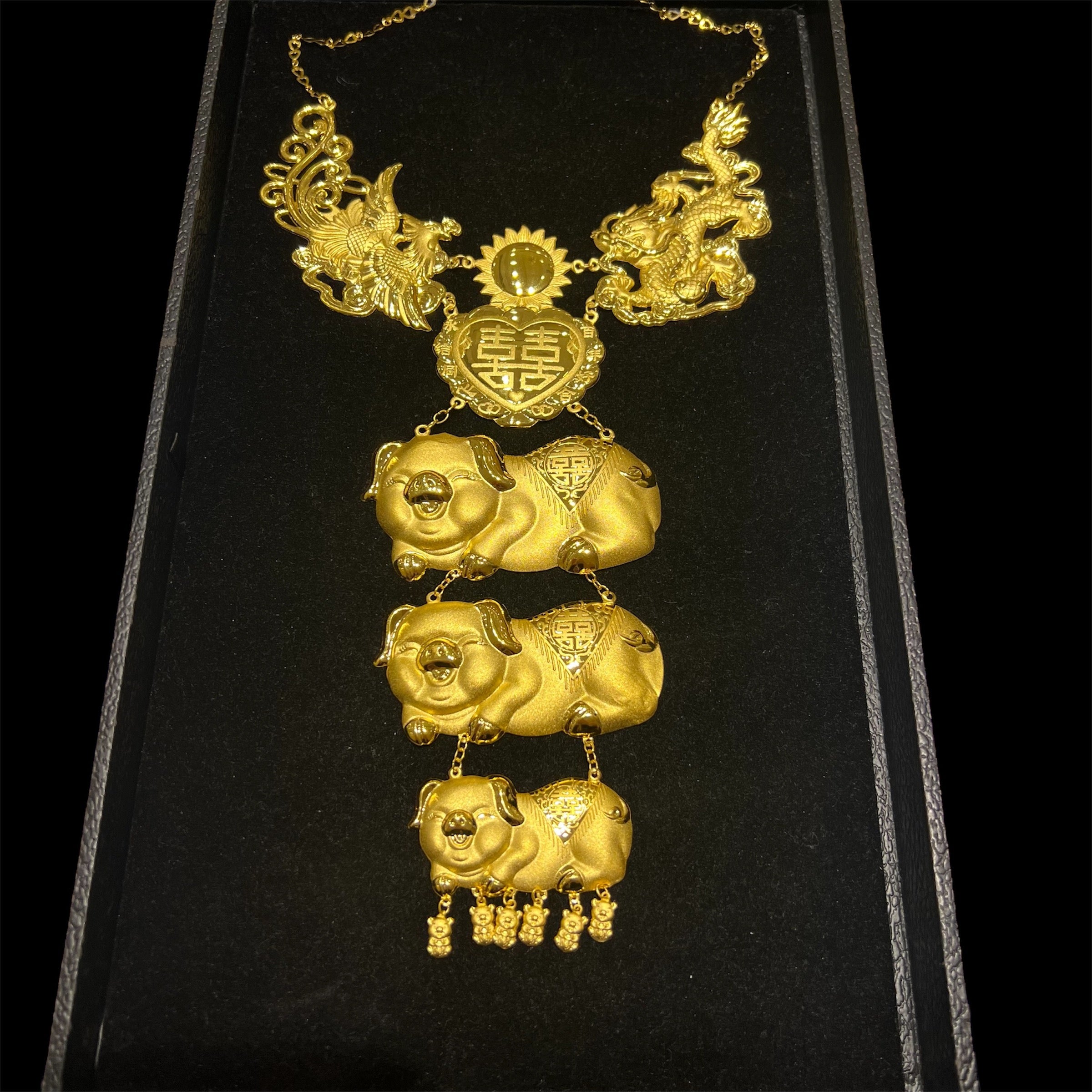 24K Gold Pig Necklace for Women - Elegant Animal Jewelry Gift for Birthday, Christmas & Valentine's Day - Perfect for Everyday Wear & Special Occasions