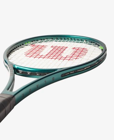 Wilson Blade PRO 98 (16x19) V9 Tennis Racket - Premium Carbon Fiber Tennis Racquet for Advanced Players | Perfect for Competitive Matches & Training Sessions