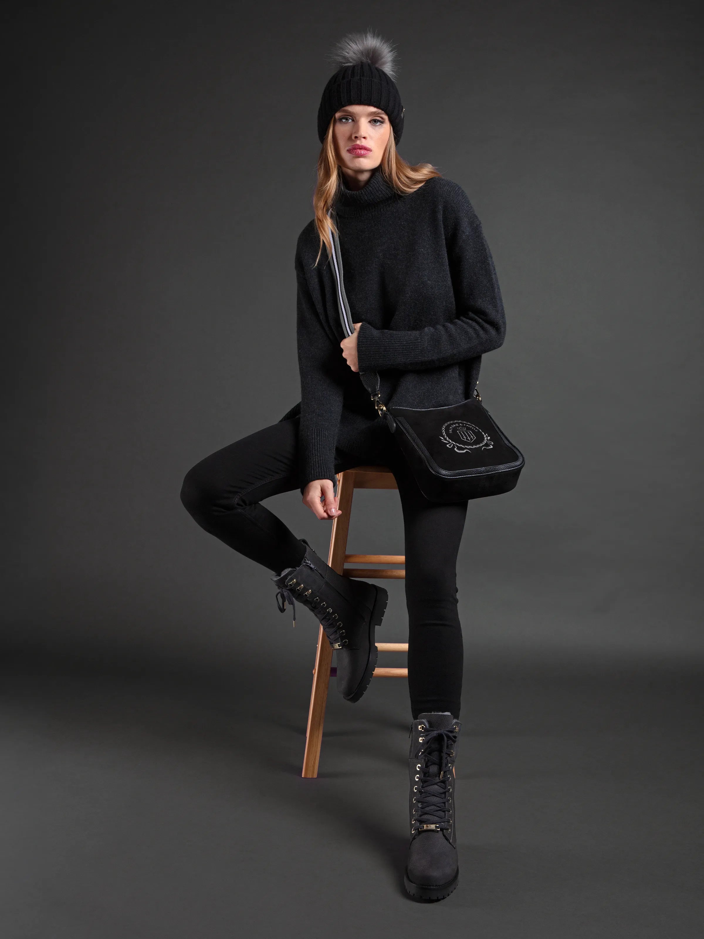 Premium Richmond Messenger Bag for Men & Women - Stylish & Durable Black Crossbody Bag - Perfect for Work, Travel & Everyday Use
