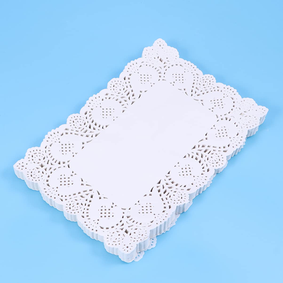 HEALLILY 140pcs Cake Doilies - Round Lace Paper Liners for Cupcakes, Desserts & Party Decorations - Perfect for Birthday Cakes, Wedding Treats and Tea Time Pastries