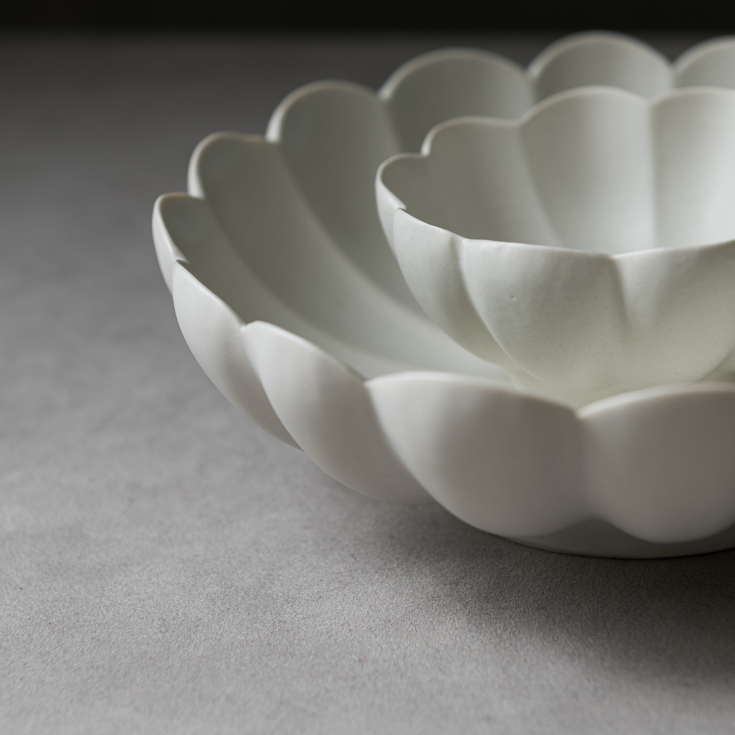 Handmade USUKIYAKI Rinka Bowl - Authentic Japanese Ceramic Dish in 2 Sizes - Perfect for Sushi, Ramen & Asian Cuisine Presentation