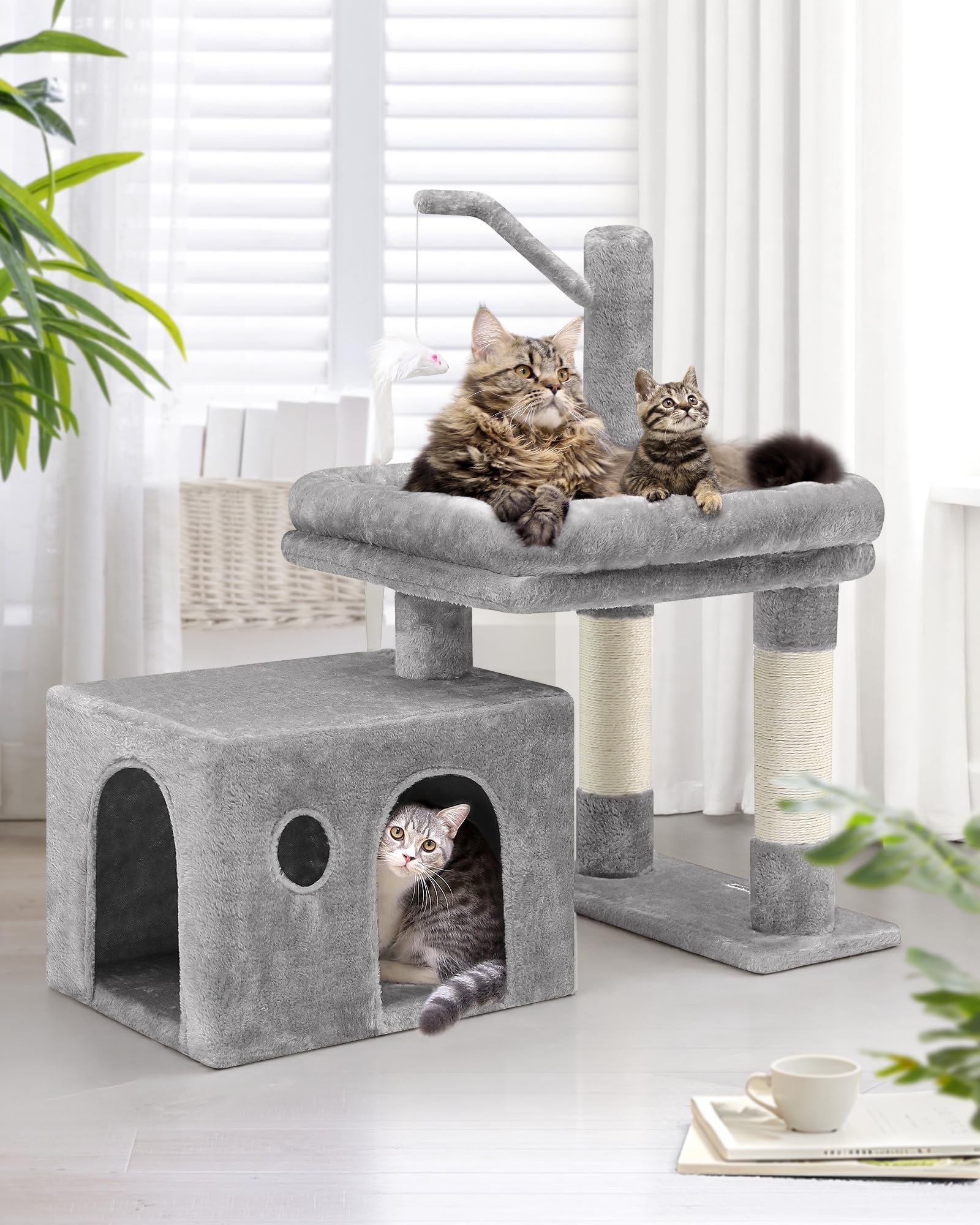 F32 Small Cat Tree for Large Indoor Cats - Sturdy Short Cat Tower with Extra-Large Padded Platform, Senior Cat Tree & Condo for Adult Cats & Kittens (Light Grey) - Perfect for Apartments, Living Rooms & Pet-Friendly Spaces
