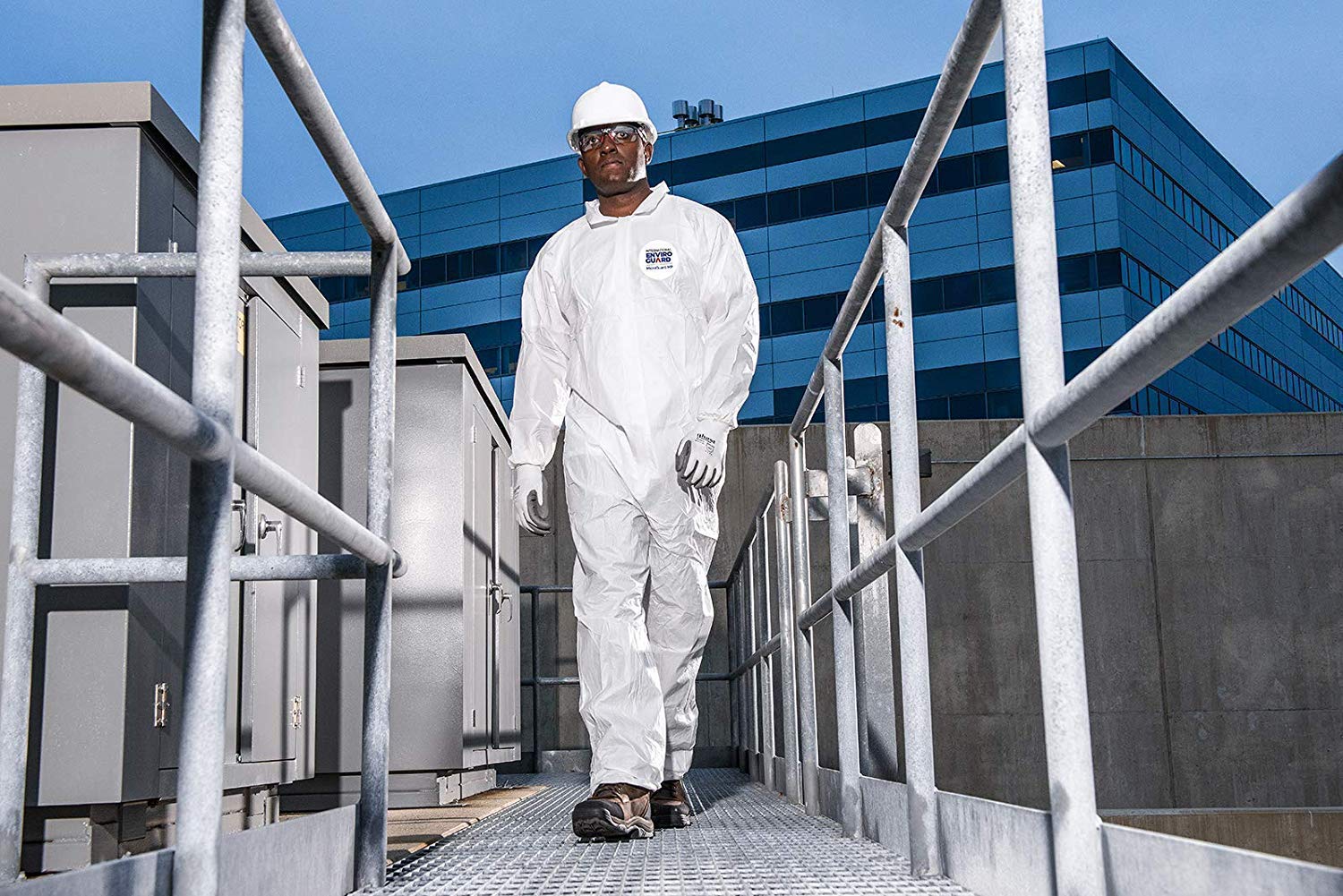 Disposable White Microporous Protective Suit with Elastic Sleeves - Case of 25 | Particulate & Splash Protection for Medical, Industrial & Laboratory Use