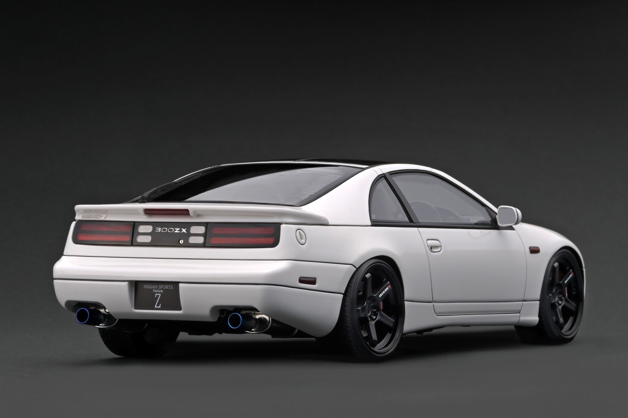 1:18 Scale Nissan Fairlady Z (Z32) 2+2 Diecast Model Car - White Collectible for Display & Racing Enthusiasts - Perfect for Home Office Decor, Car Shows & Gift Giving