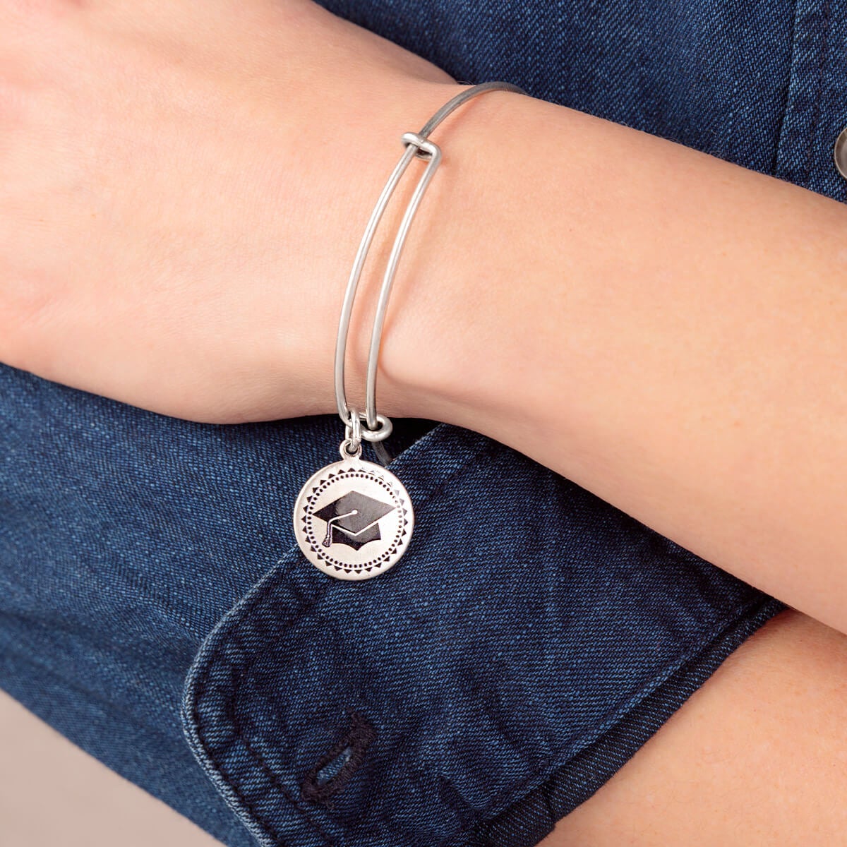 Class of 2020 Graduation Charm Bracelet - Commemorative Keepsake for High School & College Graduates - Perfect Gift for Graduation Ceremonies & Alumni Events