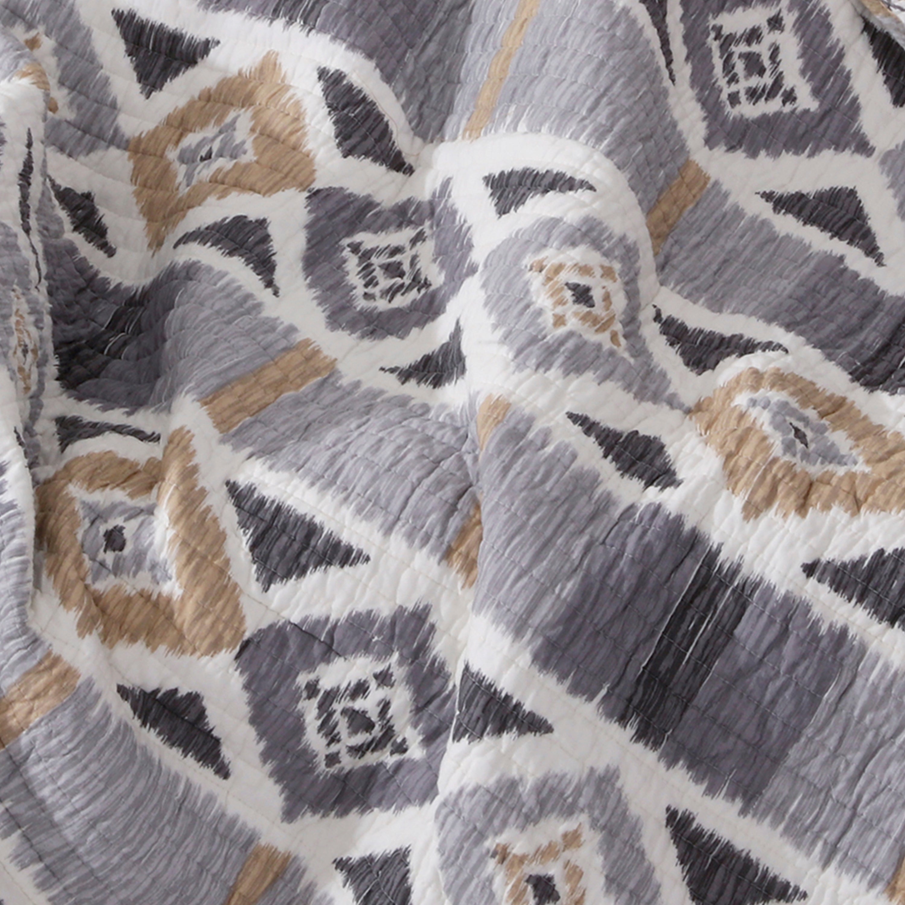 Santa Fe Quilted Throw Blanket - Southwestern Style Soft Cozy Bedspread for Couch, Sofa & Bed - Perfect for Winter Warmth, Home Decor & Gift Giving