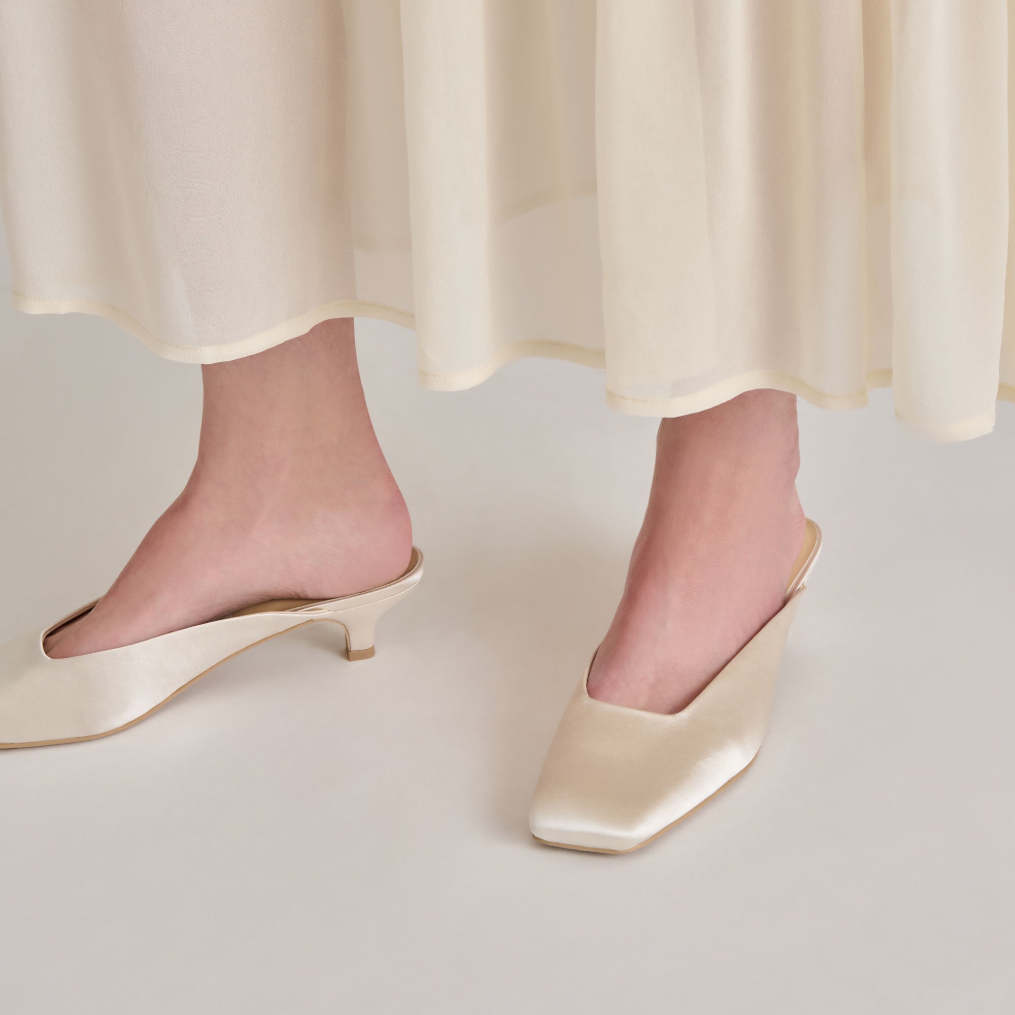 UMARA Ivory Satin High Heels for Women - Elegant Dress Shoes for Weddings, Parties & Special Occasions