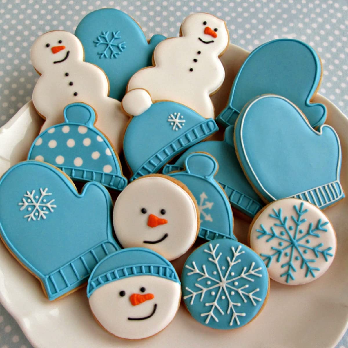 Snowflake Cookie Cutter Set - 6-Piece Stainless Steel Winter Wonderland Christmas Cookie Cutters with Hat, Mitten, Tree & Number 1 Shapes - Perfect for Holiday Baking, Birthday Cookies, Fondant & Dough Decorations - Great for Christmas Parties, 1st Birthday Cakes & Photo Plaques