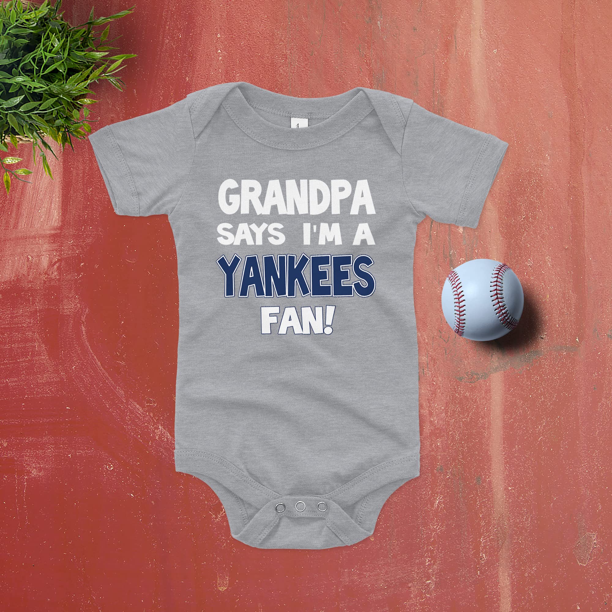 New York Yankees Fan Baby Bodysuit - Cute Grandpa Says I'm a Yankees Fan Onesie for Infants & Toddlers - Perfect for Game Day, Family Photos & Baseball Themed Events