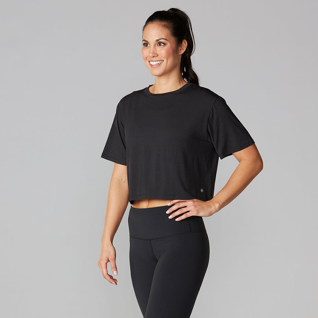 Tavi Noir Women's Short Sleeve Crop Top - Trendy Casual Summer T-Shirt for Streetwear, Outfits & Fashion | Perfect for Parties, Dates & Everyday Wear