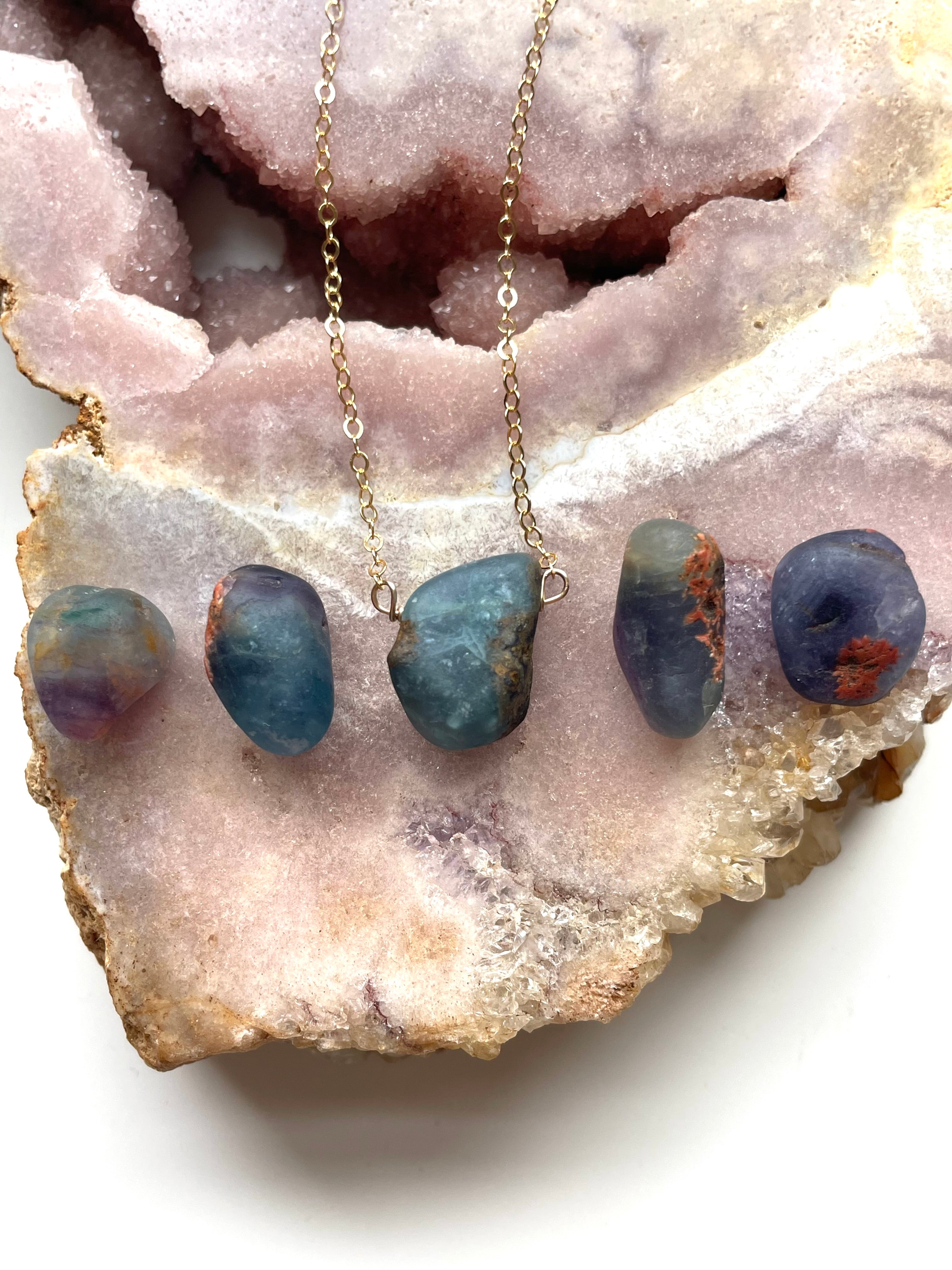 Natural Fluorite Pebble Crystal Necklace for Women – Healing Stone Jewelry for Energy Balance & Stress Relief | Perfect for Meditation, Yoga & Spiritual Gifts