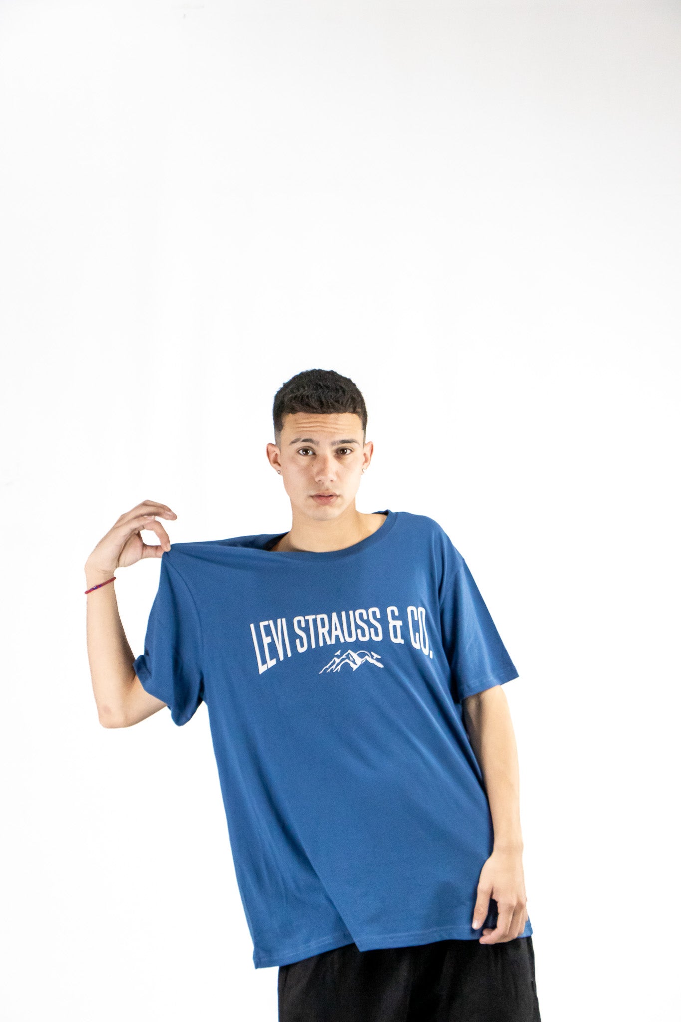 Levi's Graphic Print T-Shirt for Men - Classic Cotton Crew Neck Tee with Logo Design | Casual Wear, Street Style & Everyday Outfits