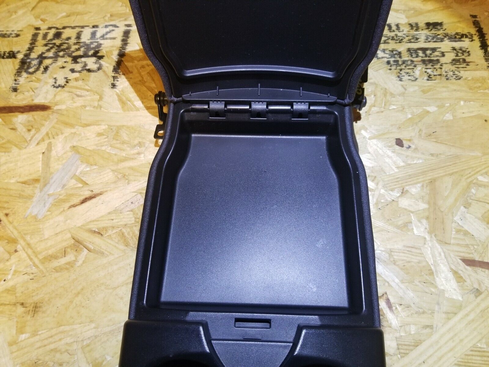 2005-2007 Volvo S40 Rear Seat Armrest with Cup Holder - OEM Replacement Part for Comfort & Convenience - Perfect for Road Trips & Family Travel