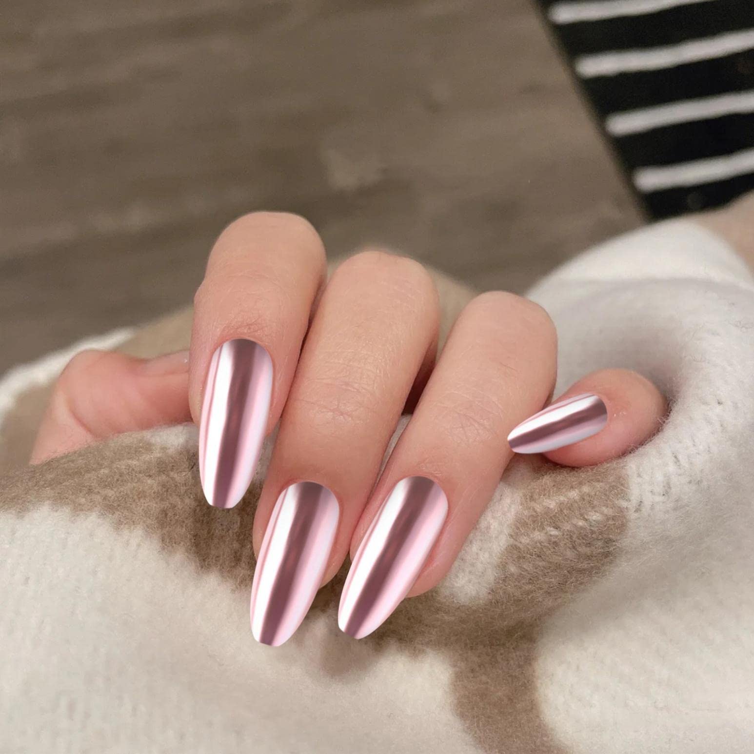 Chrome Nail Powder Pen - Metallic Mirror Effect Glitter DIY Nail Art Kit for Professional & Home Manicures - Perfect for Nail Salons, Parties & Special Occasions