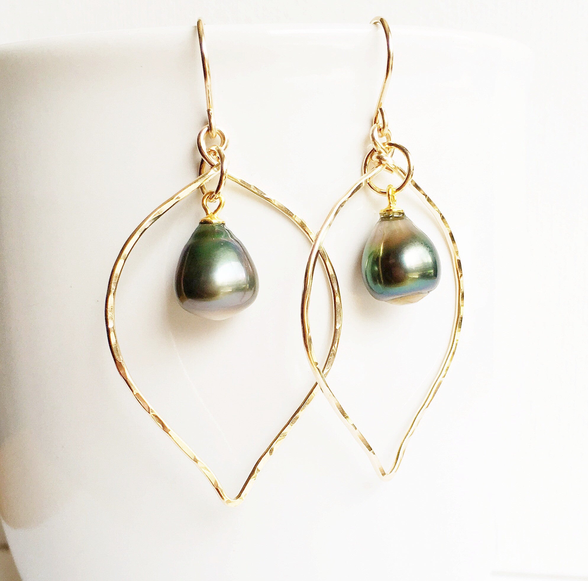 Tahitian Pearl Earrings Doree (E310) - Elegant & Luxurious Jewelry for Weddings, Parties & Special Occasions