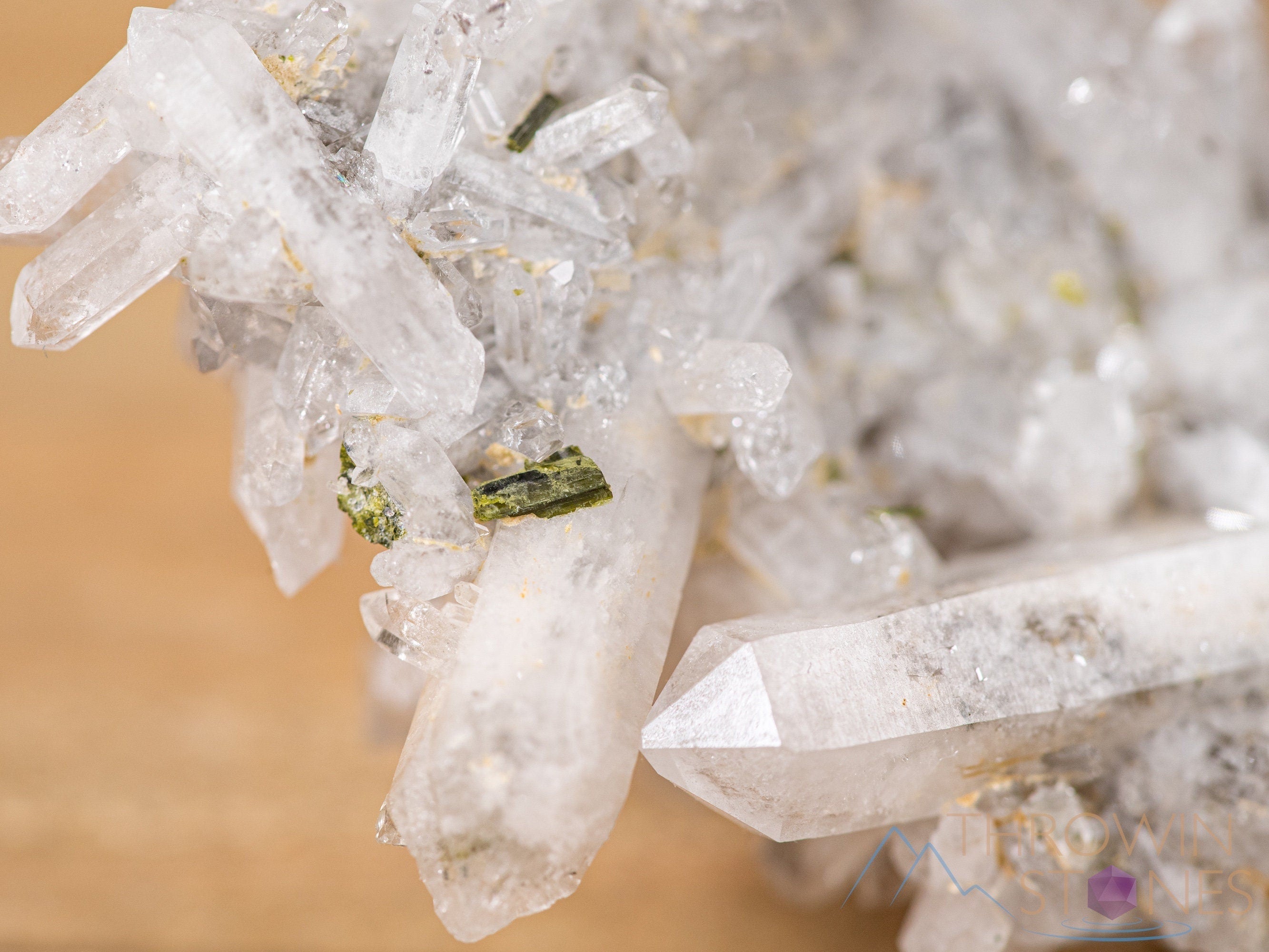 Natural Quartz with Epidote Raw Crystal Cluster - Unique Housewarming Gift, Healing Stones for Home Decor & Spiritual Energy - Perfect for Meditation, Reiki & Feng Shui