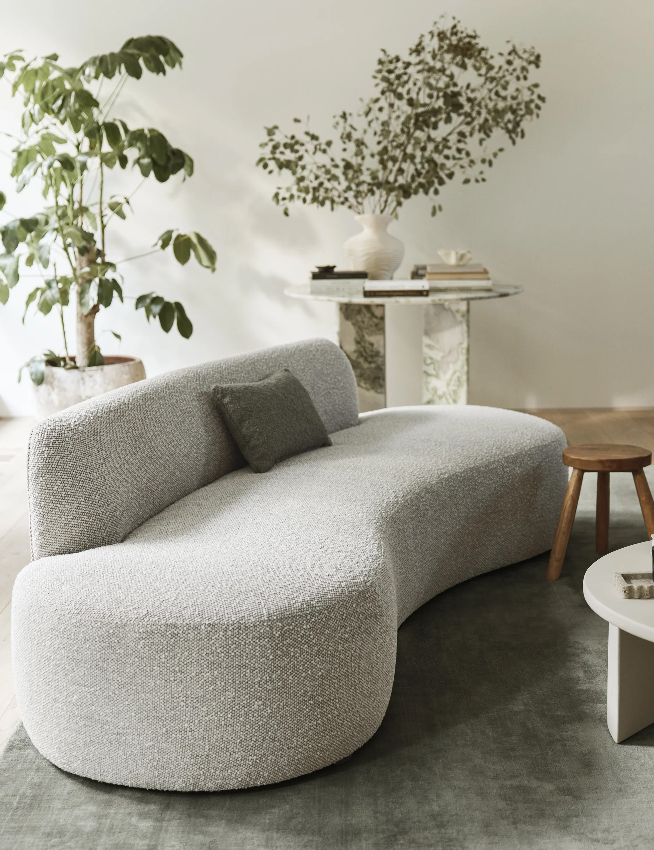 Modern Cara Sofa - Comfortable 3-Seater Fabric Couch for Living Room, Lounge & Office - Stylish Mid-Century Design with Soft Cushions