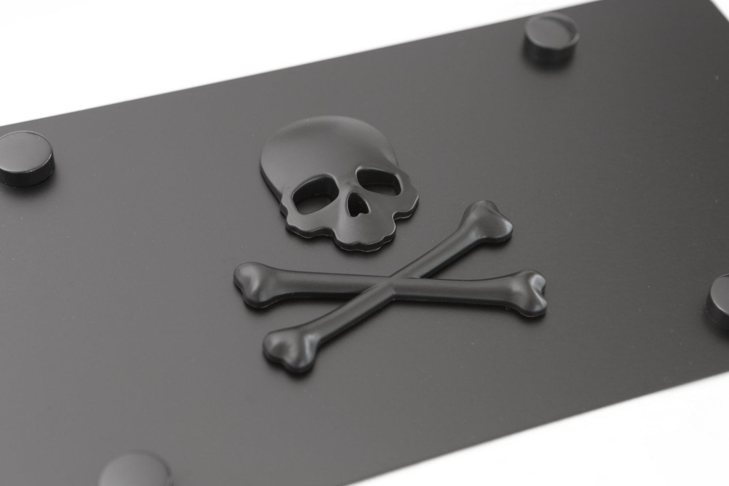 LFPartS 3D Metal Skull & Crossbones Emblem License Plate - Black Stainless Steel Car Accessory for Motorcycle, Truck & Auto Customization - Gothic Style Decorative Plate for Harley, Jeep & Vehicle Personalization