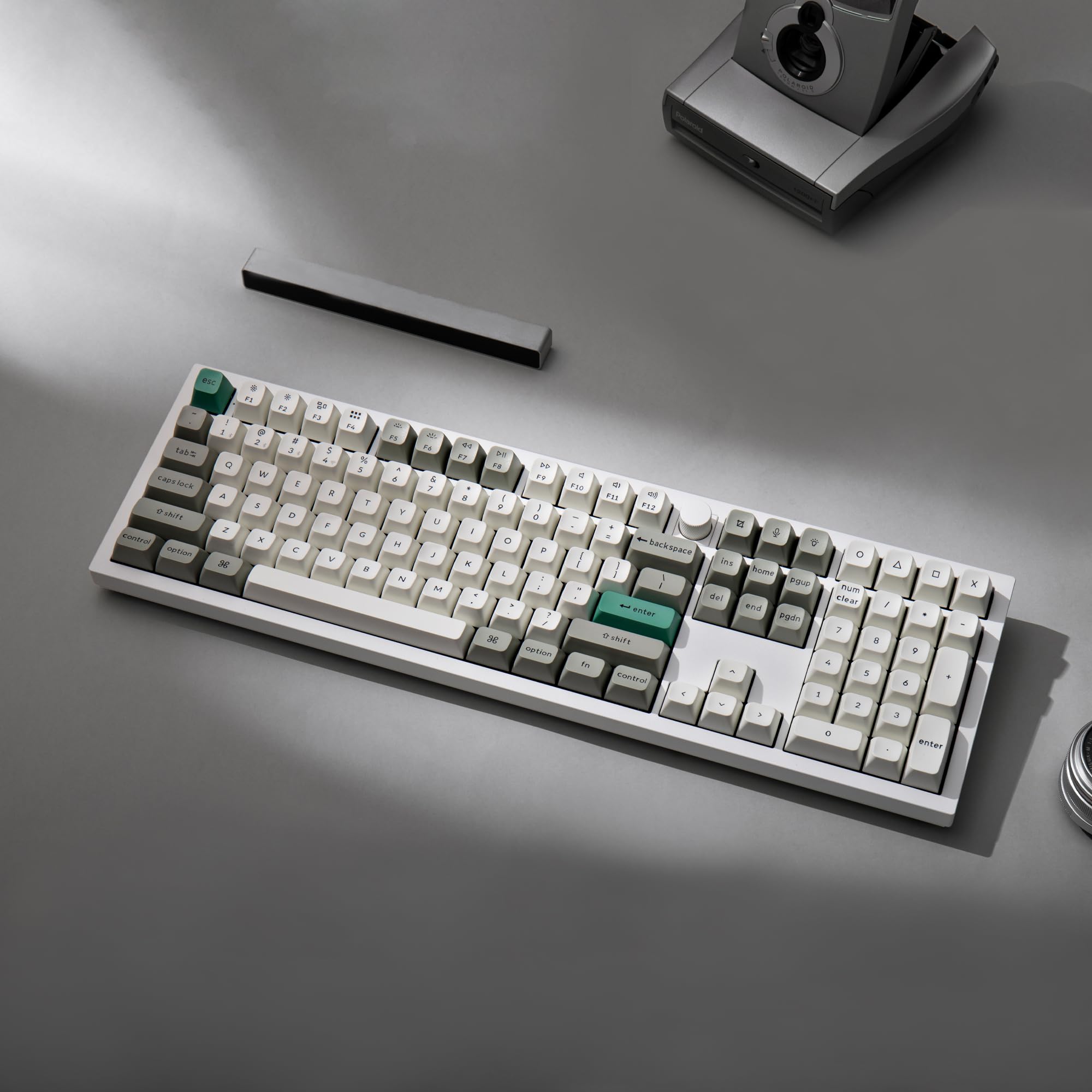 Keychron Q6 Max Custom Mechanical Keyboard - Full Size, Wireless Bluetooth/2.4GHz/USB-C, QMK/VIA Programmable, RGB Backlit, Hot-Swappable Gateron Red Switches for Mac/Windows/Linux (White) | Perfect for Office, Gaming & Programming