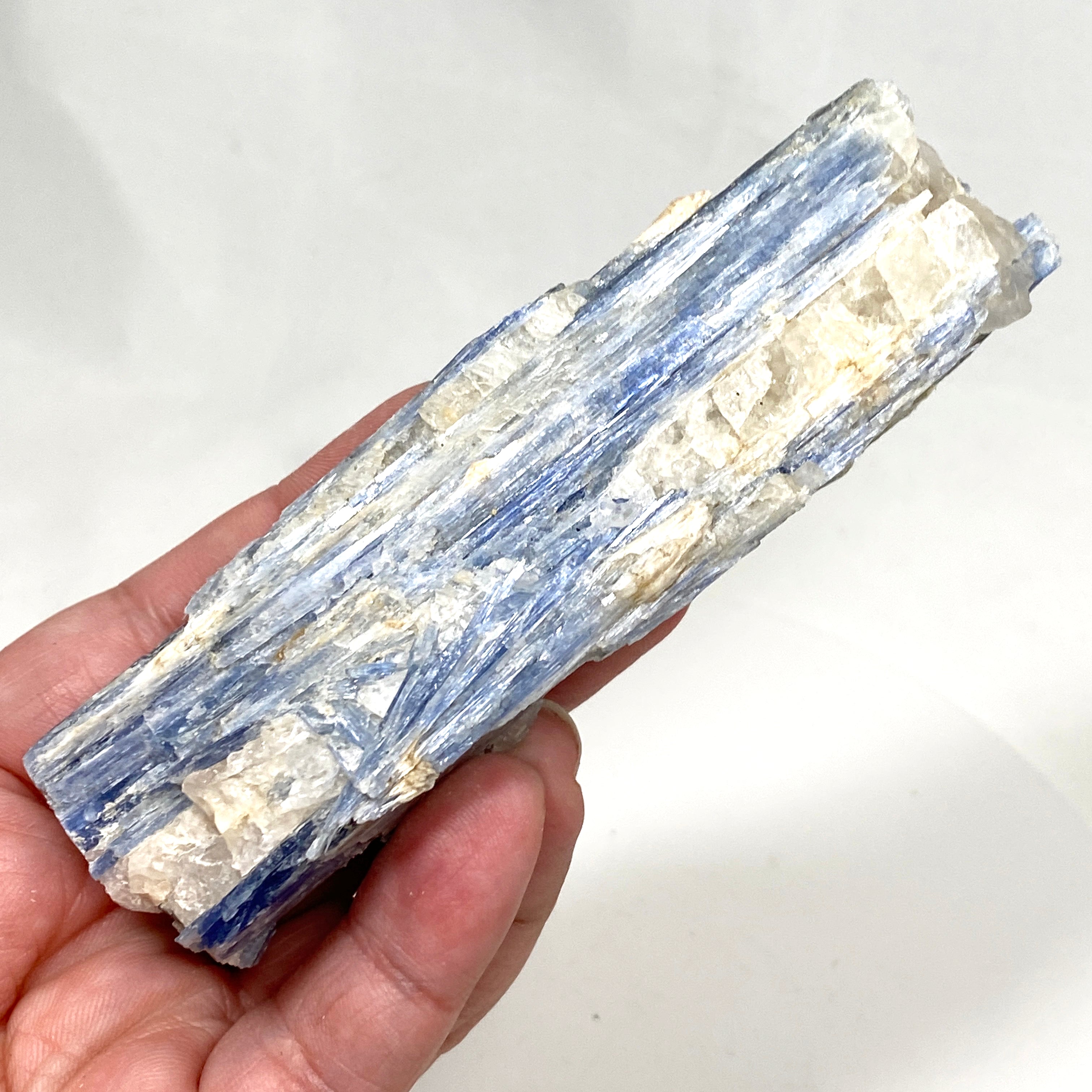 Natural Blue Kyanite Crystal Stone - Healing Energy, Spiritual Growth & Chakra Balancing - Perfect for Meditation, Jewelry Making & Home Decor