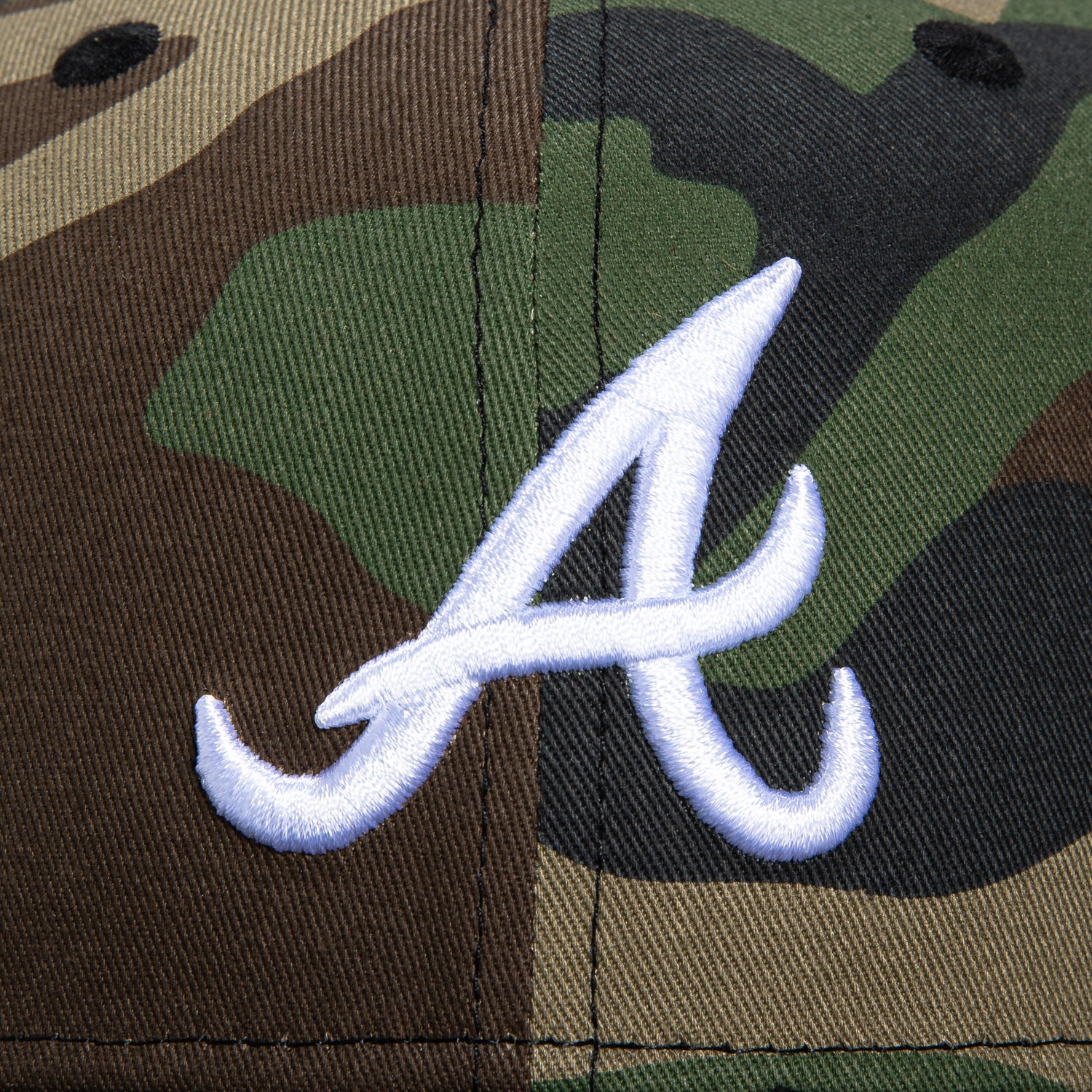 New Era 9Fifty MLB Basic Atlanta Braves Snapback Hat - Camo & White - Official Baseball Cap for Men & Women - Perfect for Games, Streetwear & Sports Fans