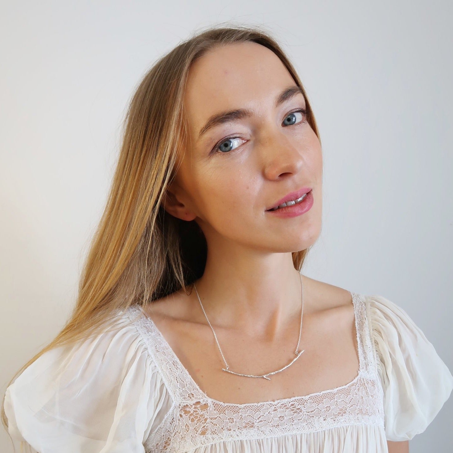 Elegant Curved Branch Bar Necklace for Women - Gold Plated Minimalist Pendant - Perfect for Everyday Wear, Date Nights & Gifts
