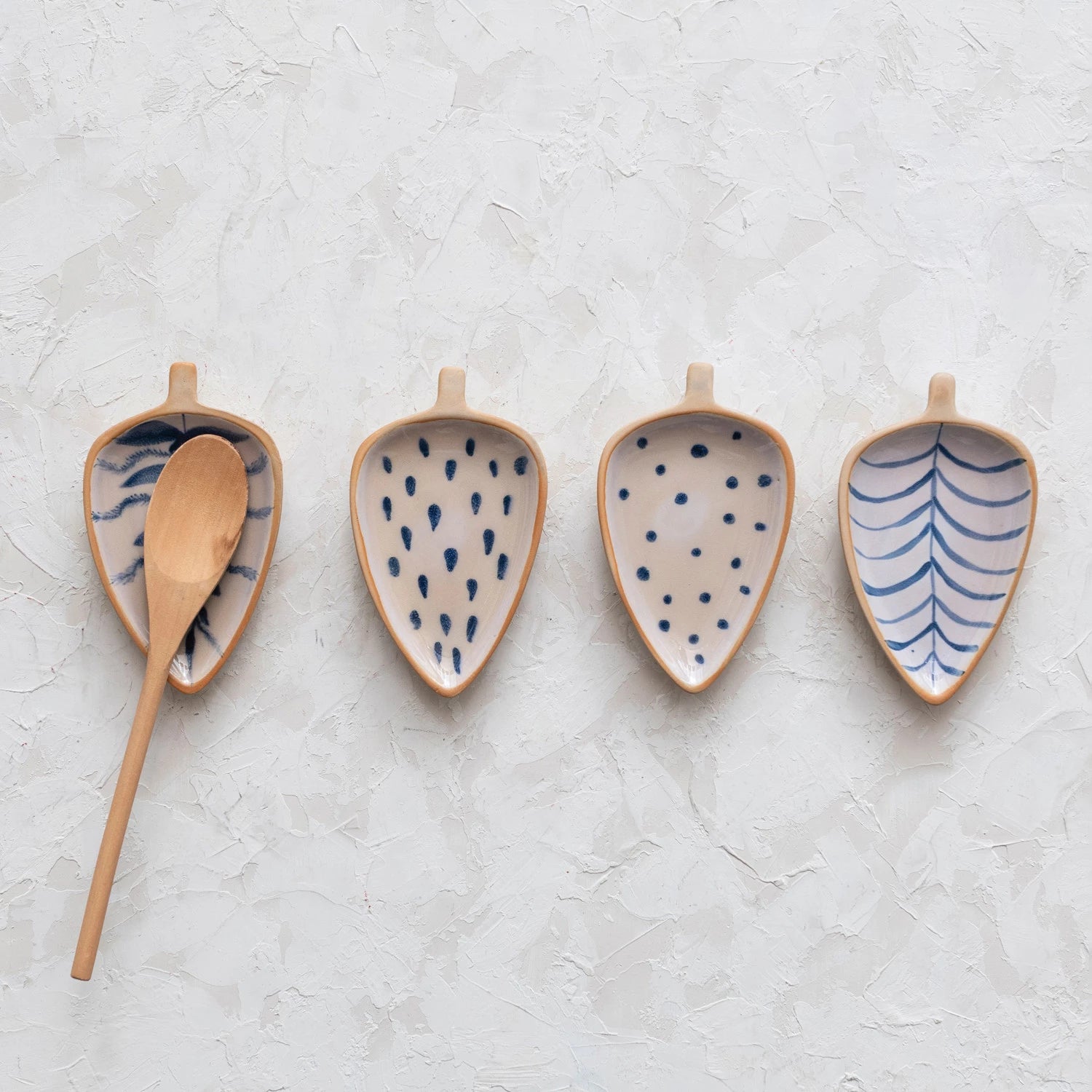 Blue & White Leaf Dish Collection - Elegant Ceramic Dinnerware Set for Home Dining & Entertaining | Perfect for Everyday Use, Parties & Special Occasions
