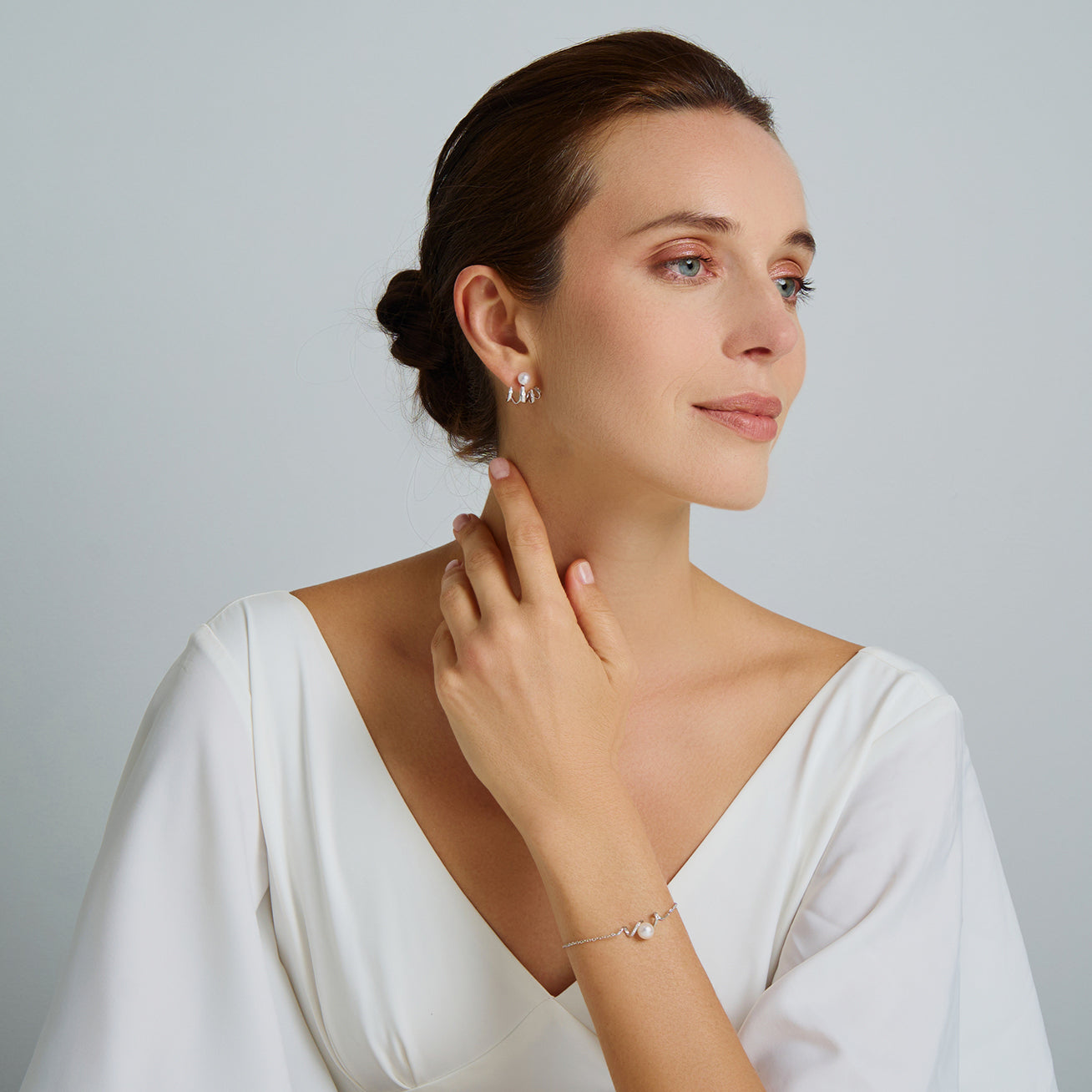 18K Gold Diamond Hanadama Akoya Pearl Bracelet for Women - Premium Japanese Cultured Pearl Jewelry Gift (KB00047) | Perfect for Weddings, Anniversaries & Special Occasions