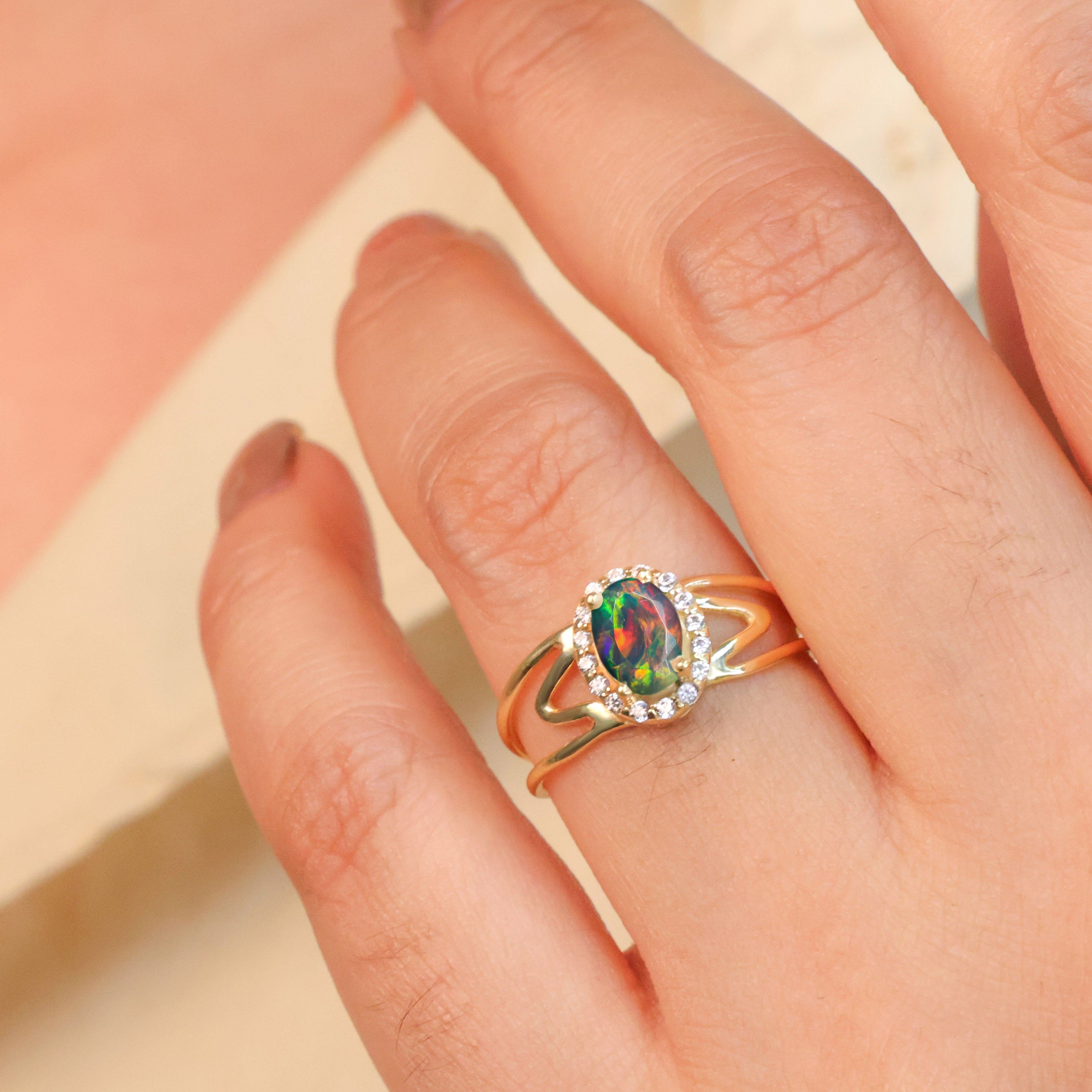 Exquisite Black Fire Oval Ethiopian Opal Gold Wedding Ring for Women – Elegant Bridal Jewelry for Engagement, Anniversary & Special Occasions