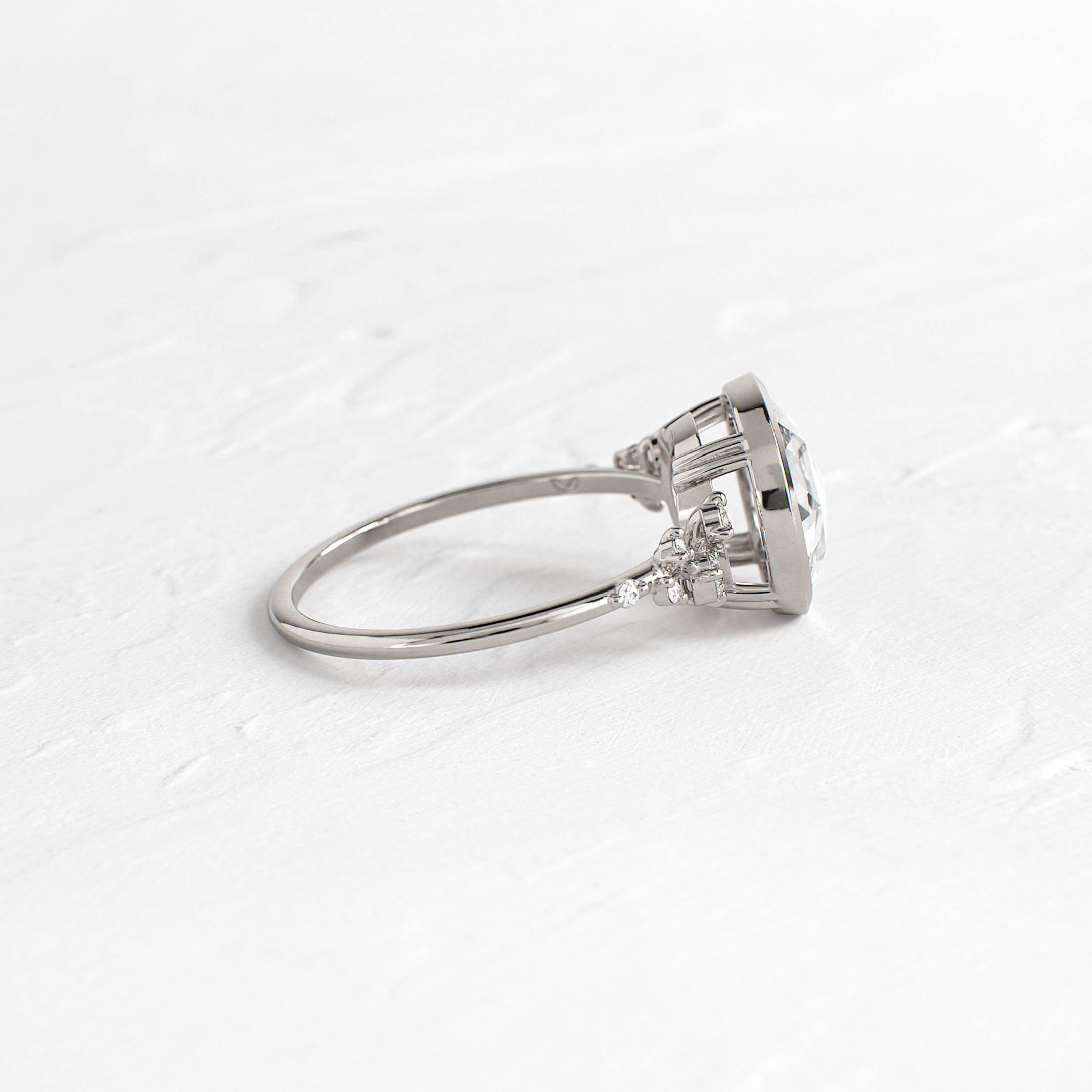 Bezel Snowdrift Ring with Rose Cut - Elegant Vintage Style Jewelry for Women - Perfect for Weddings, Anniversaries & Special Occasions